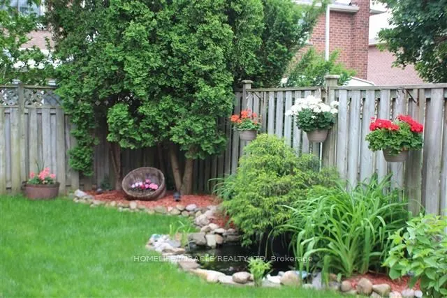 8 Willowcrest Court