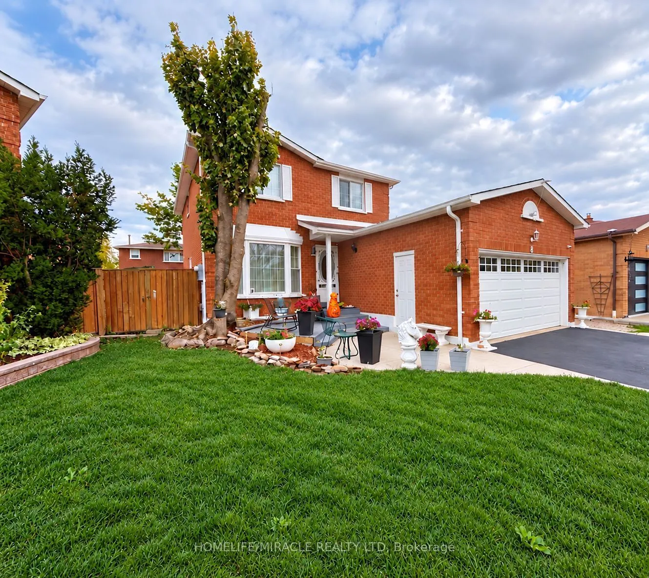 8 Willowcrest Court