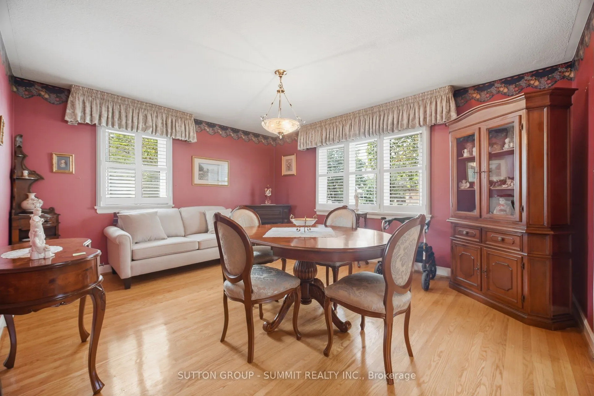 8 Woolton Crescent