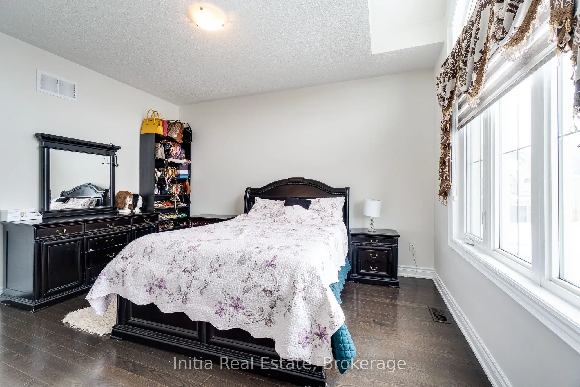 12 Erintown Crescent S