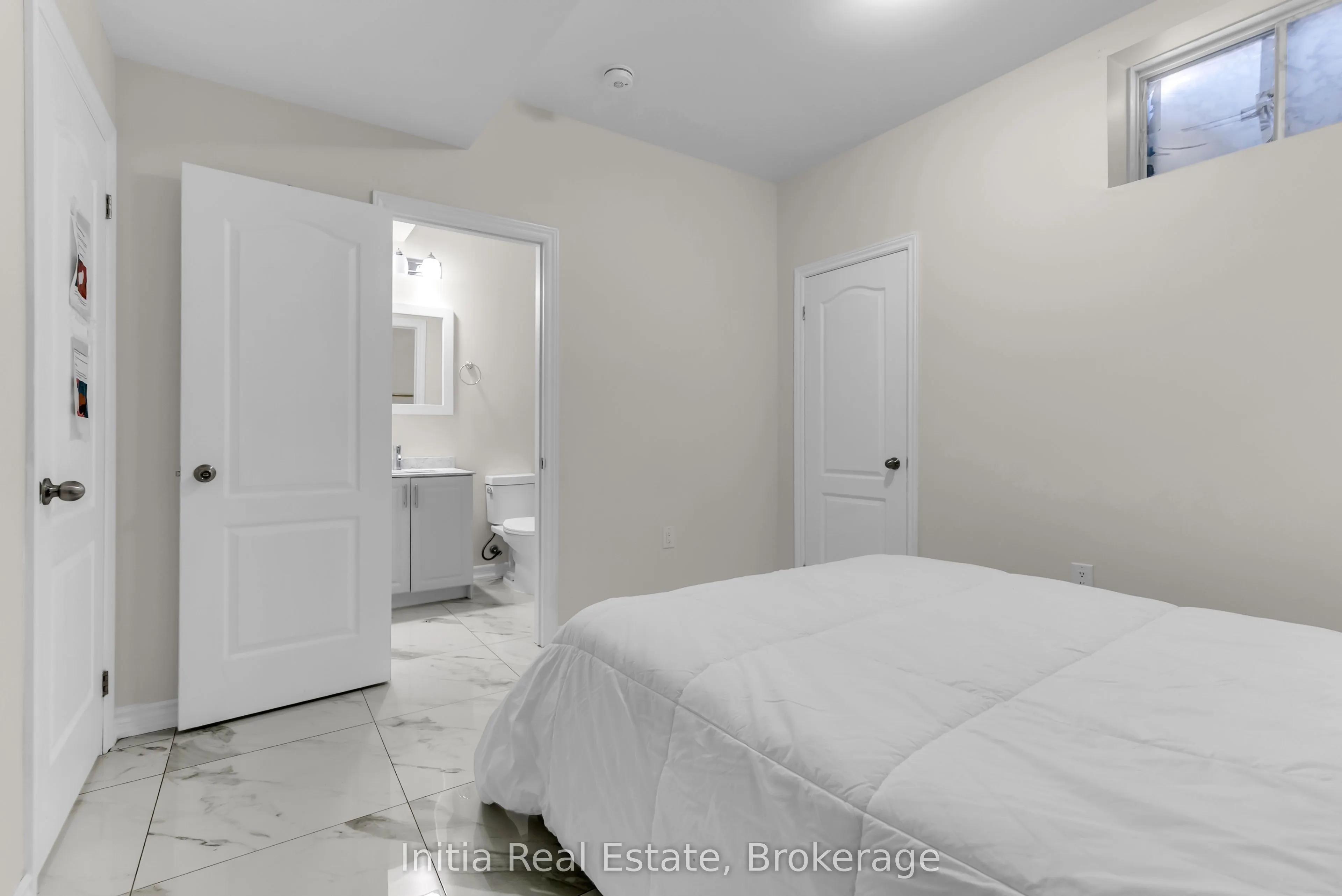 12 Erintown Crescent S