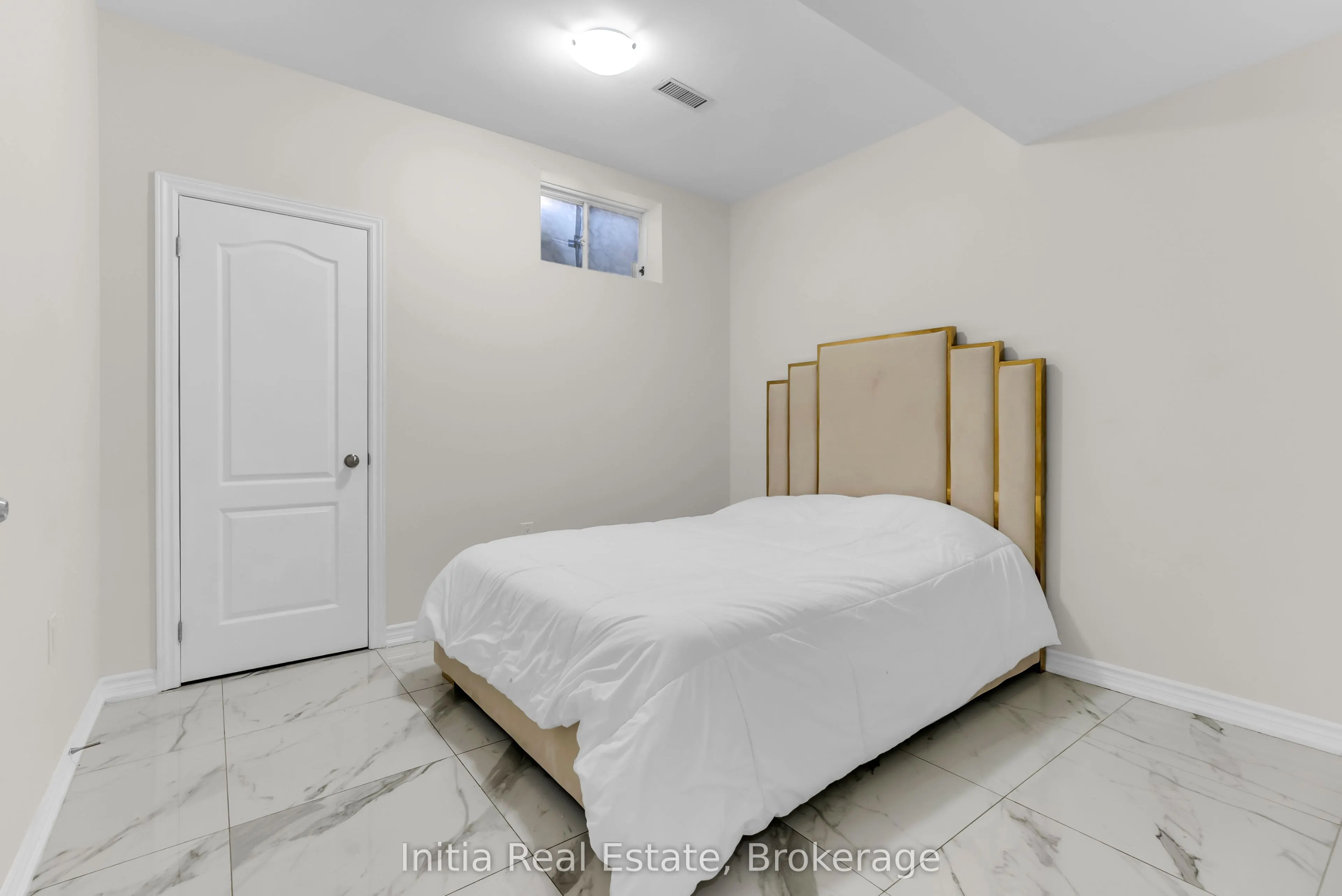 12 Erintown Crescent S