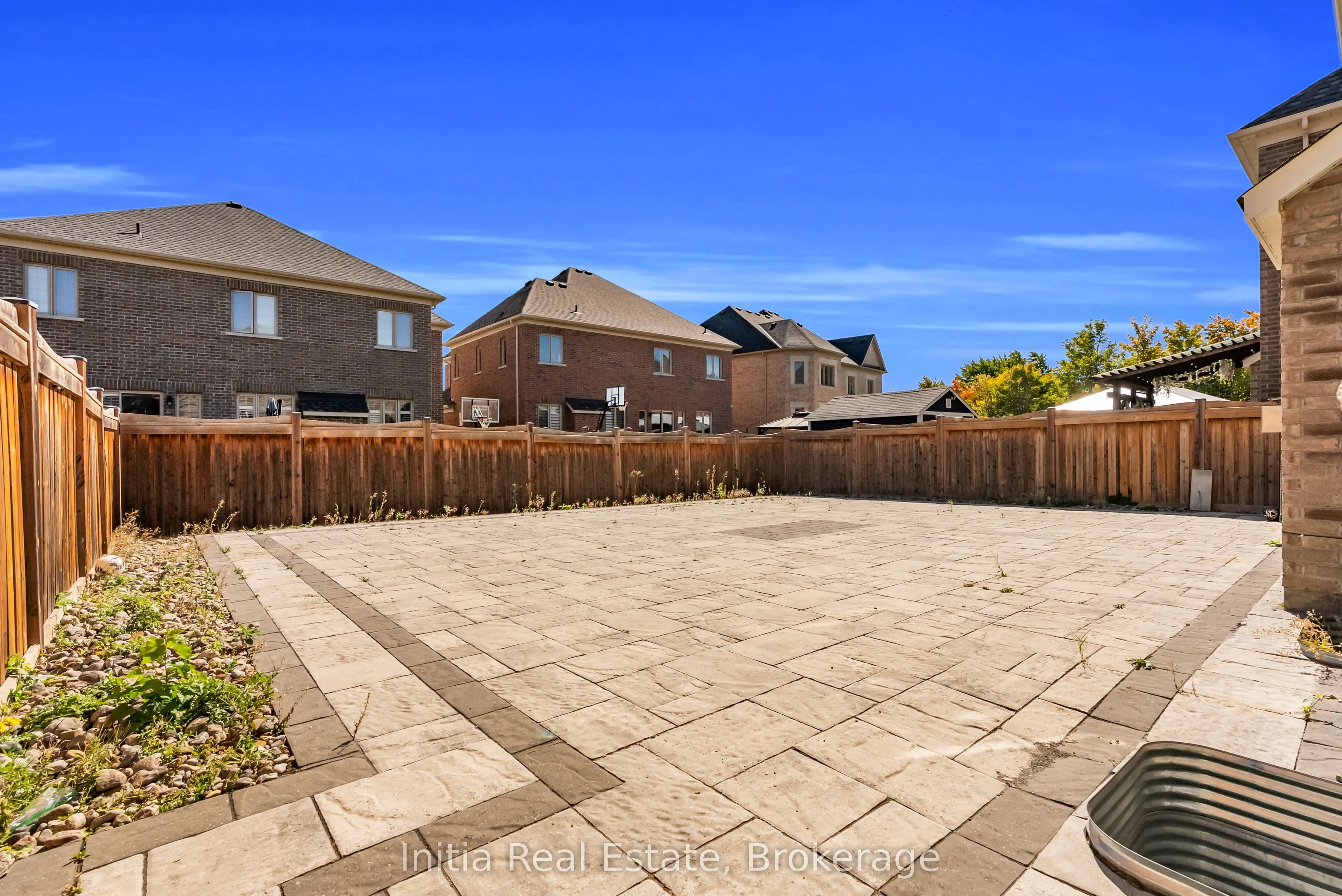 12 Erintown Crescent S