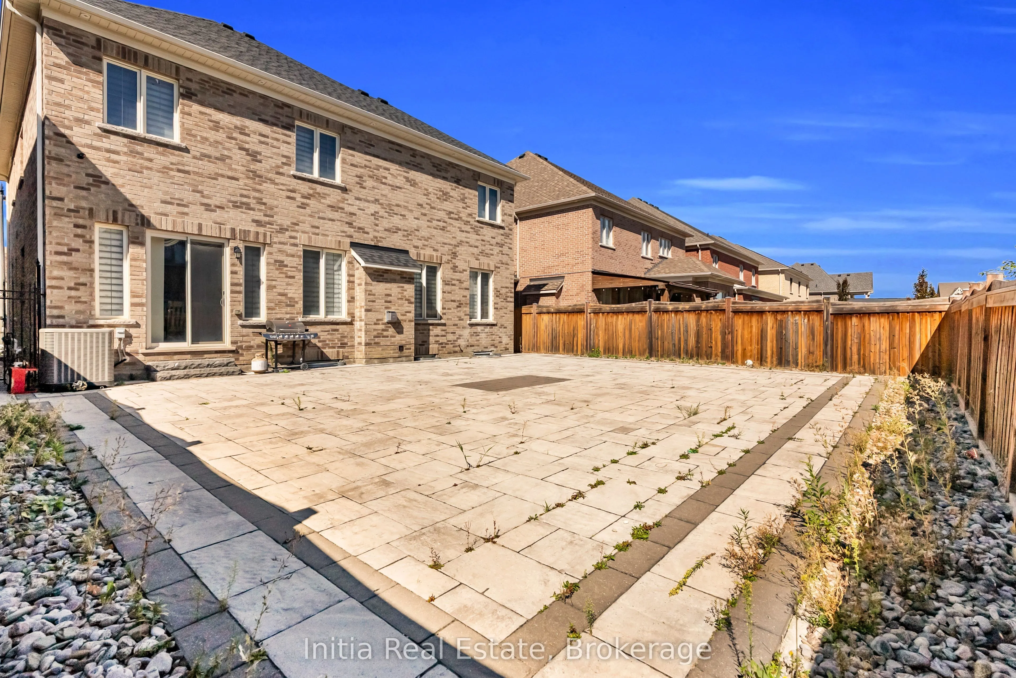 12 Erintown Crescent S