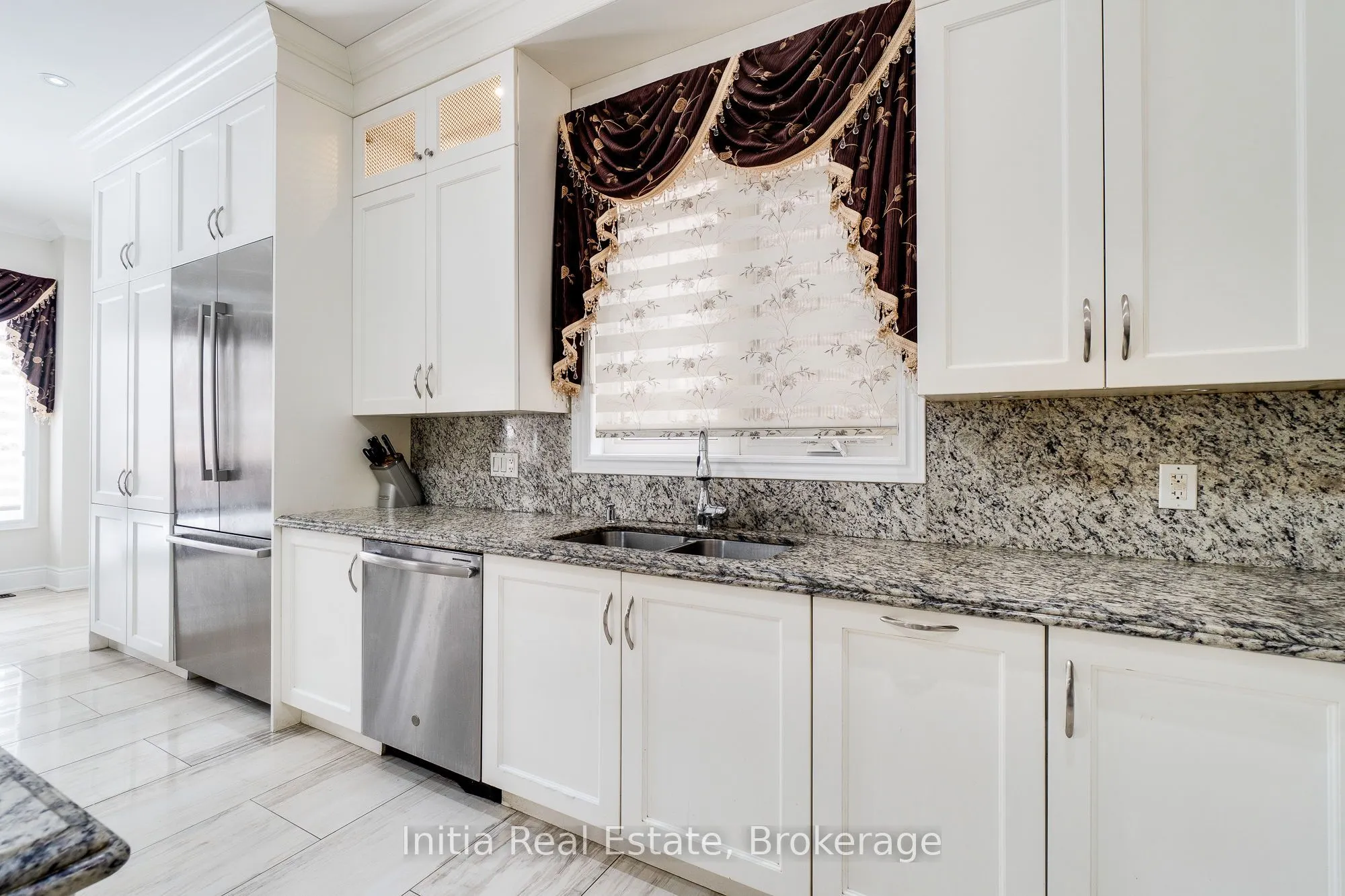 12 Erintown Crescent S