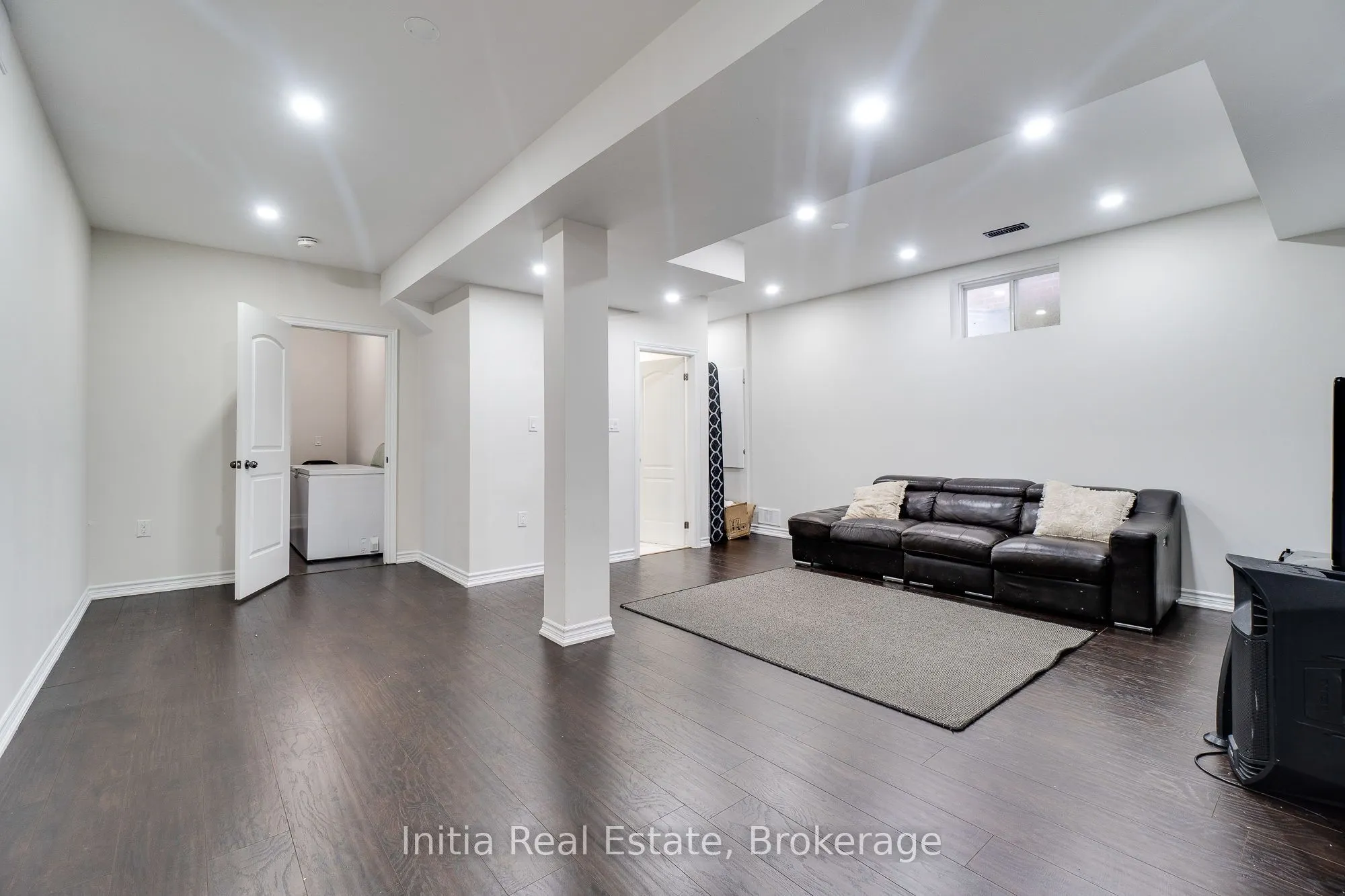 12 Erintown Crescent S