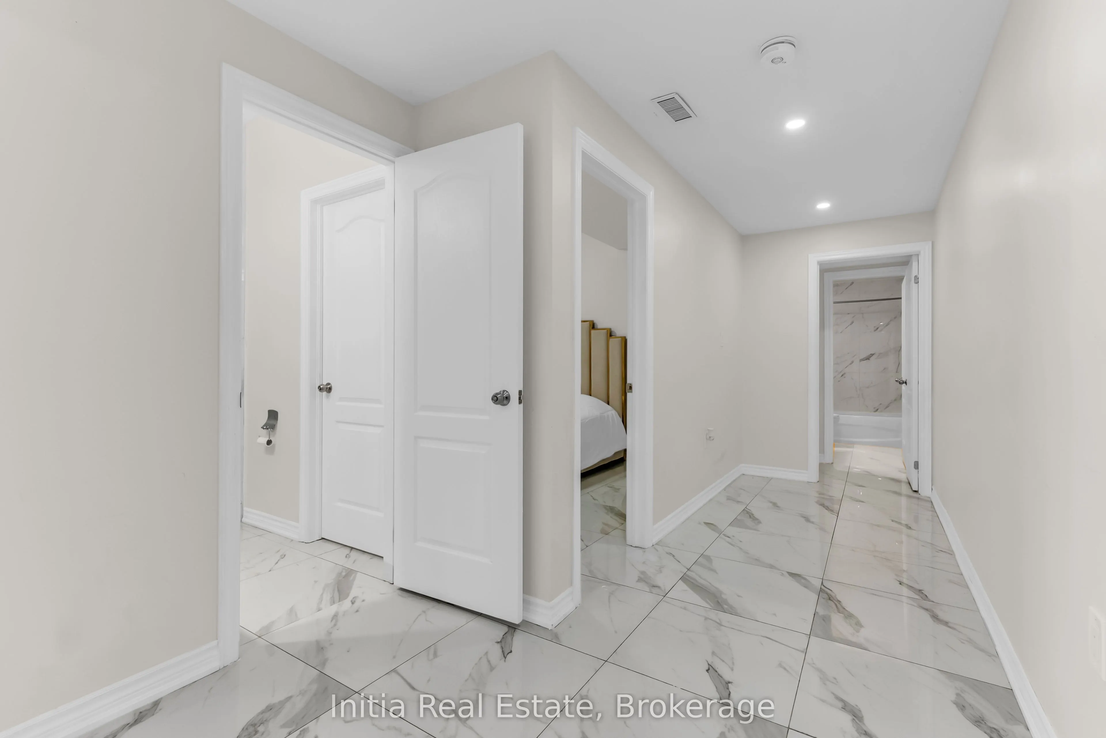 12 Erintown Crescent S