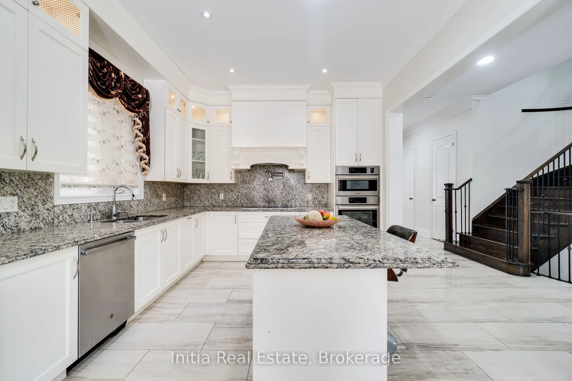 12 Erintown Crescent S
