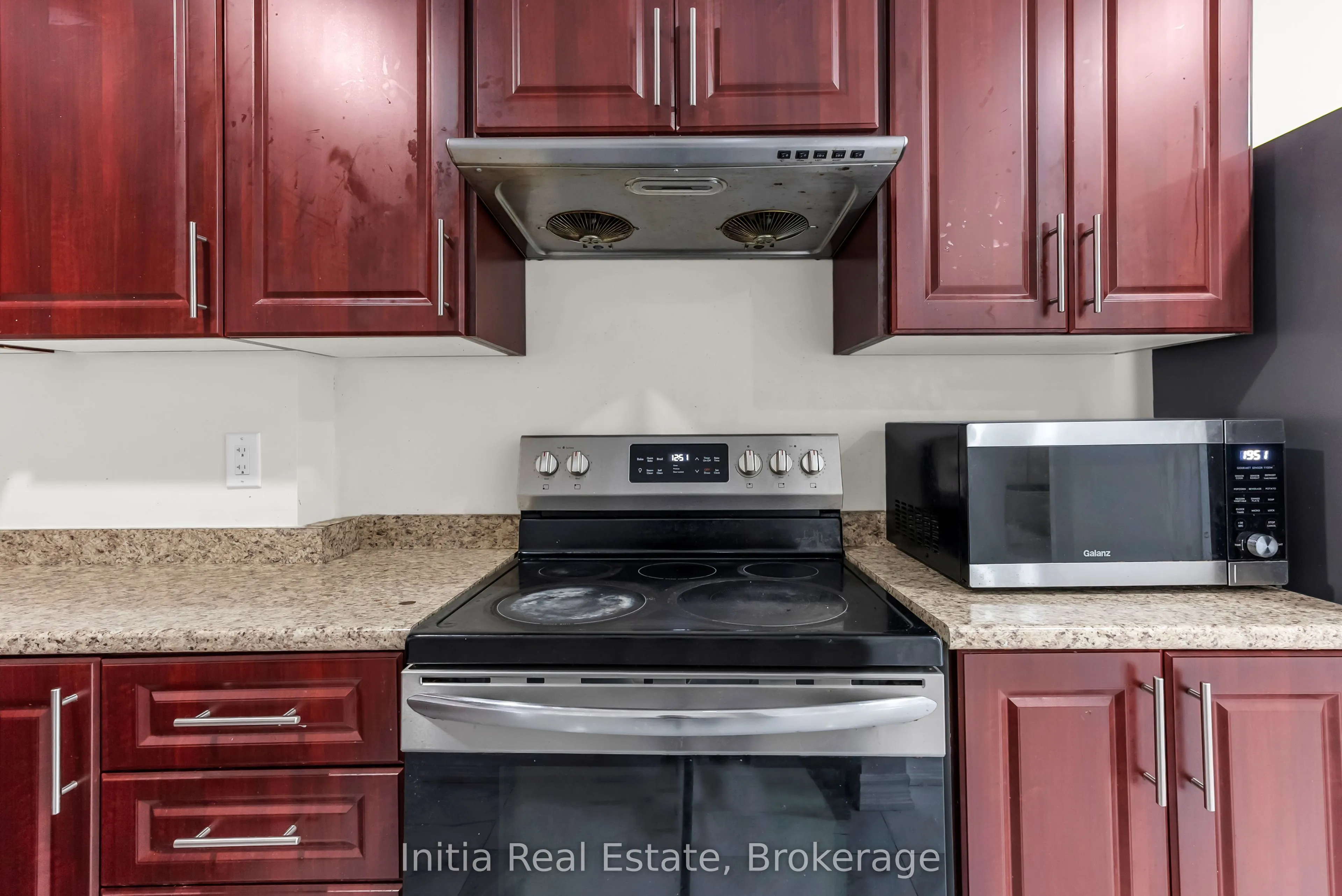 12 Erintown Crescent S