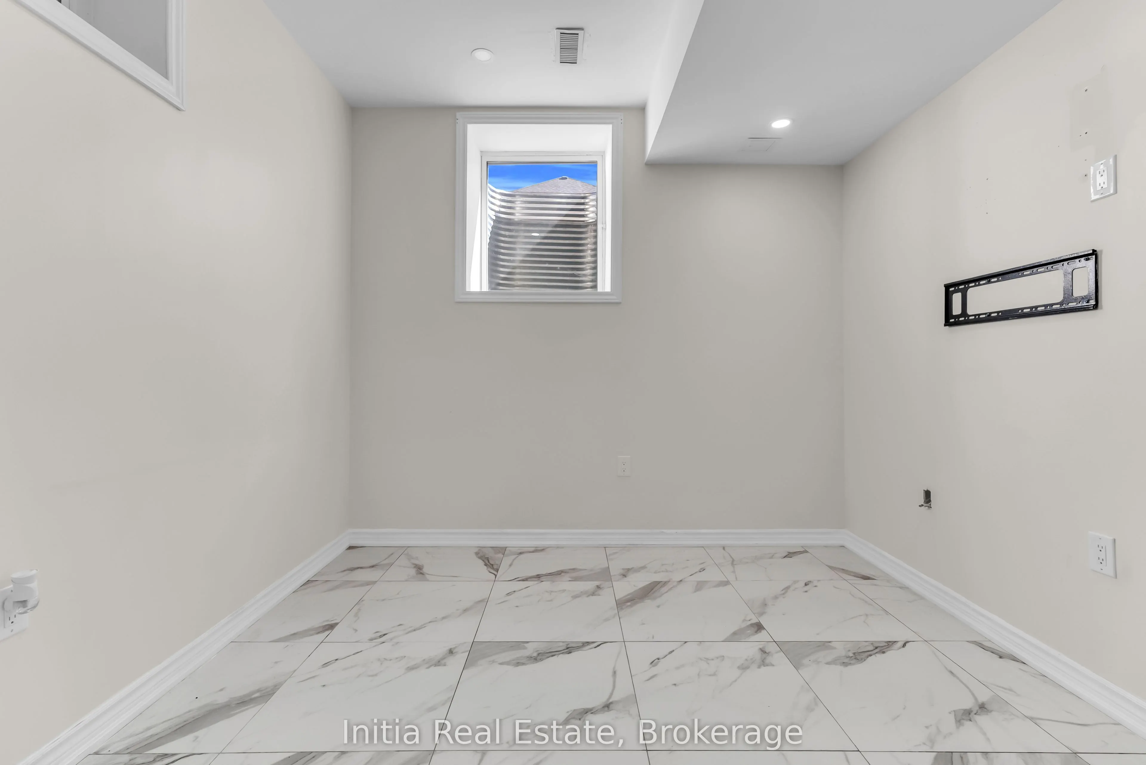 12 Erintown Crescent S