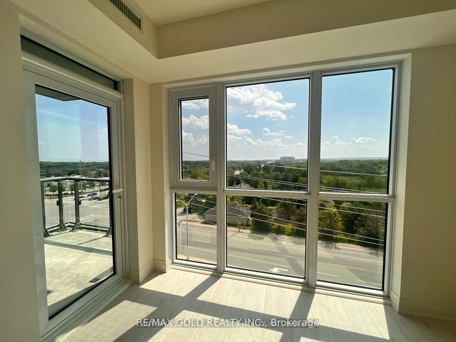 509 DUNDAS Street W #502