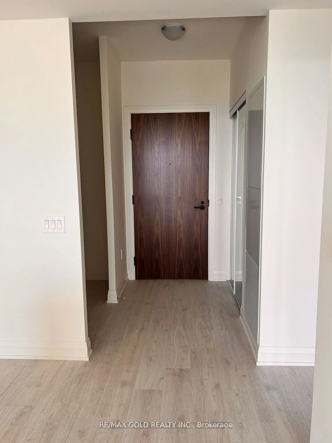 509 DUNDAS Street W #502