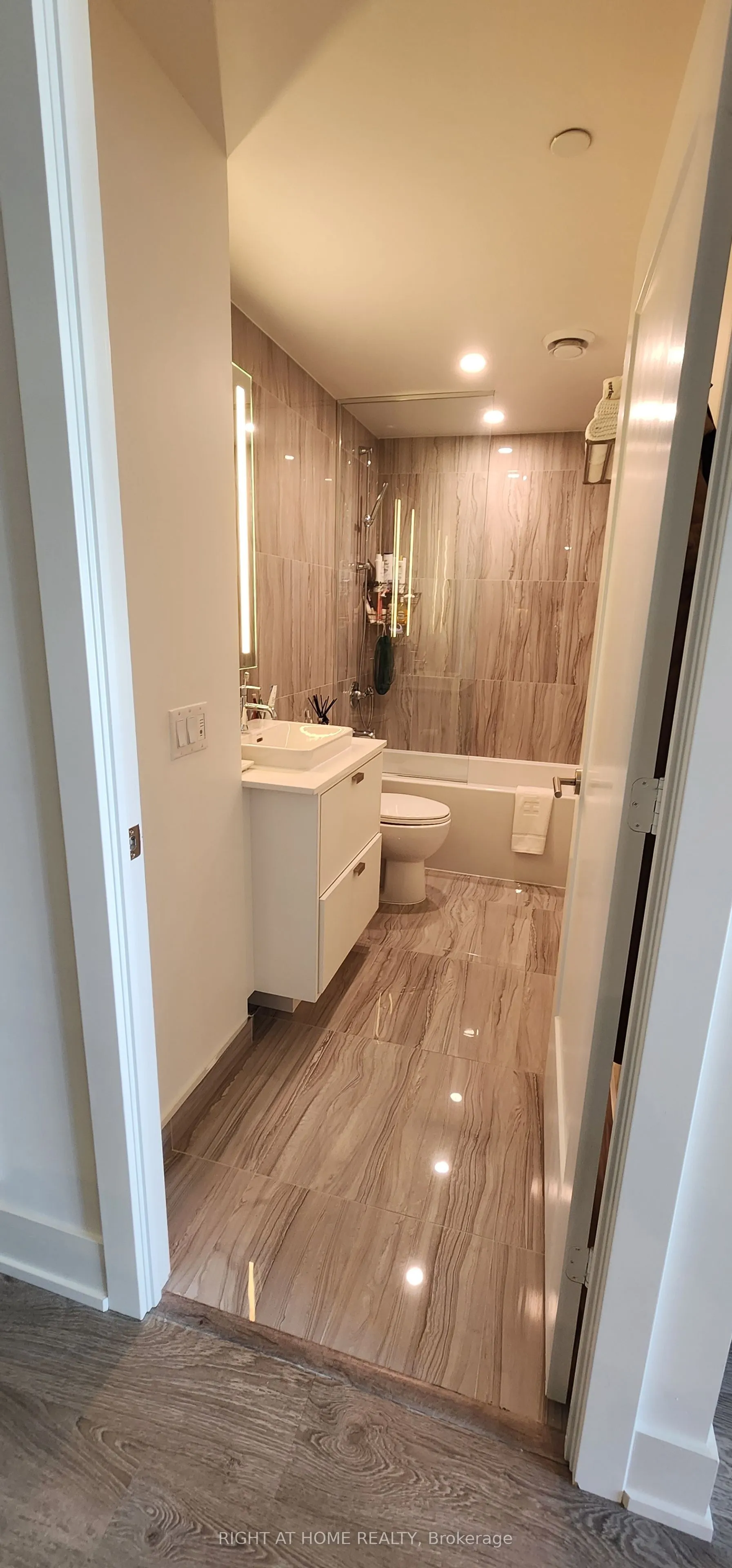 259 The Kingsway Way E #304