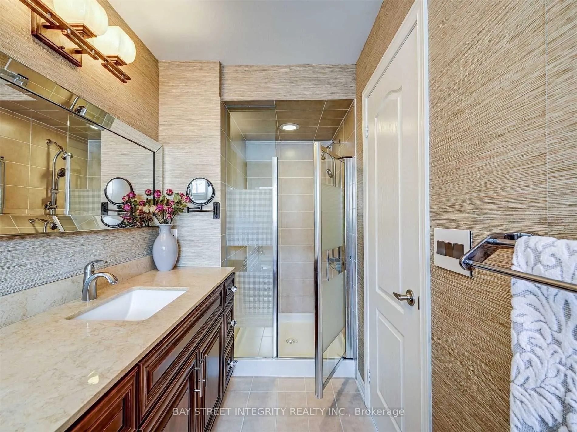 537 Stream Crescent