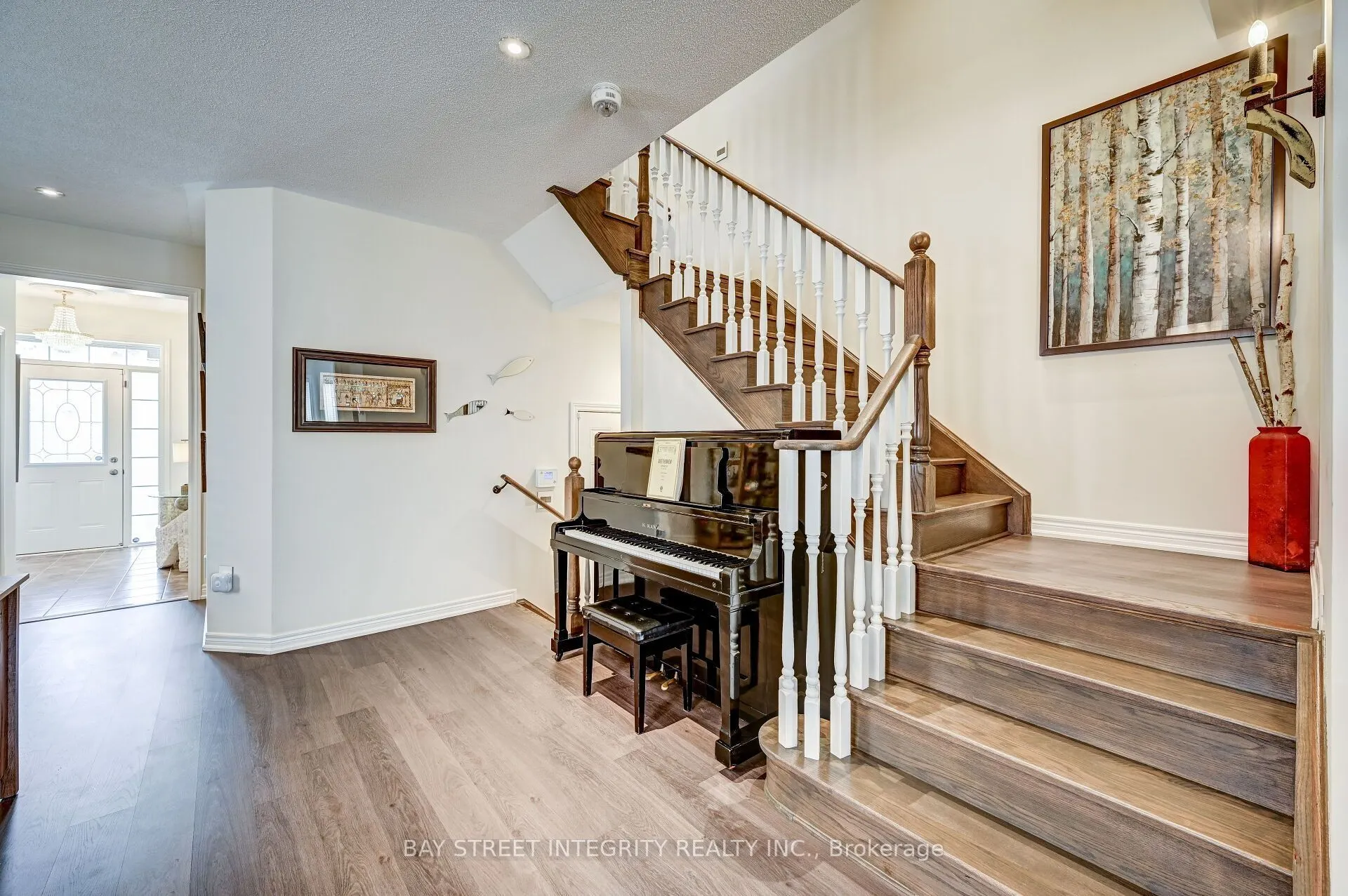 537 Stream Crescent