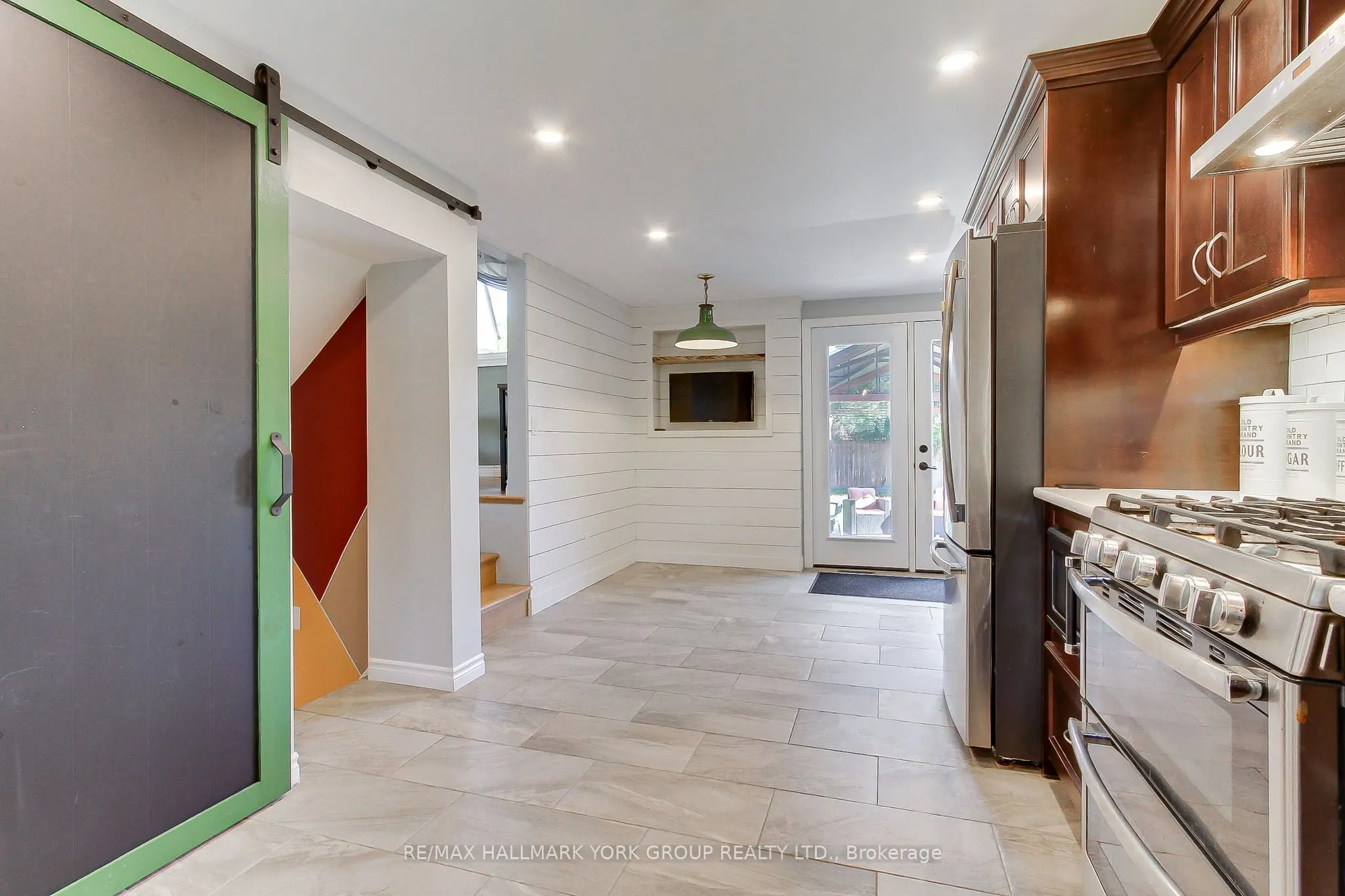 137 Churchill Road S