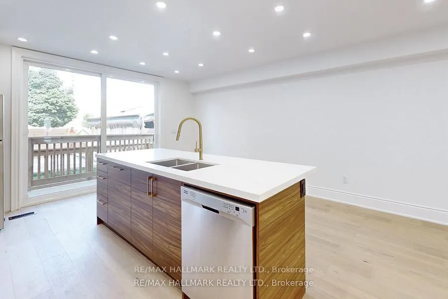 58 Corbett Avenue #Lower