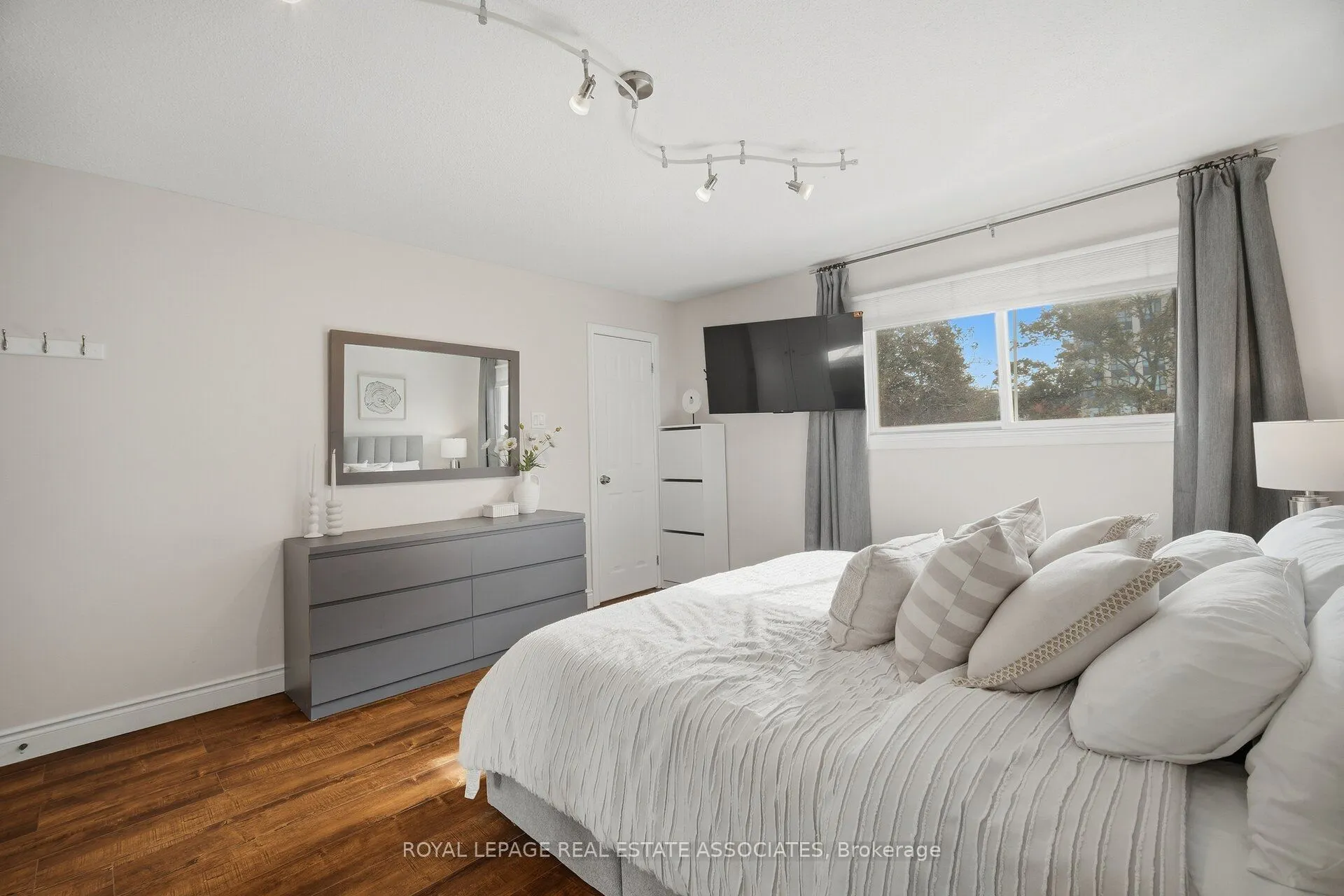 4002 Bishopstoke Lane