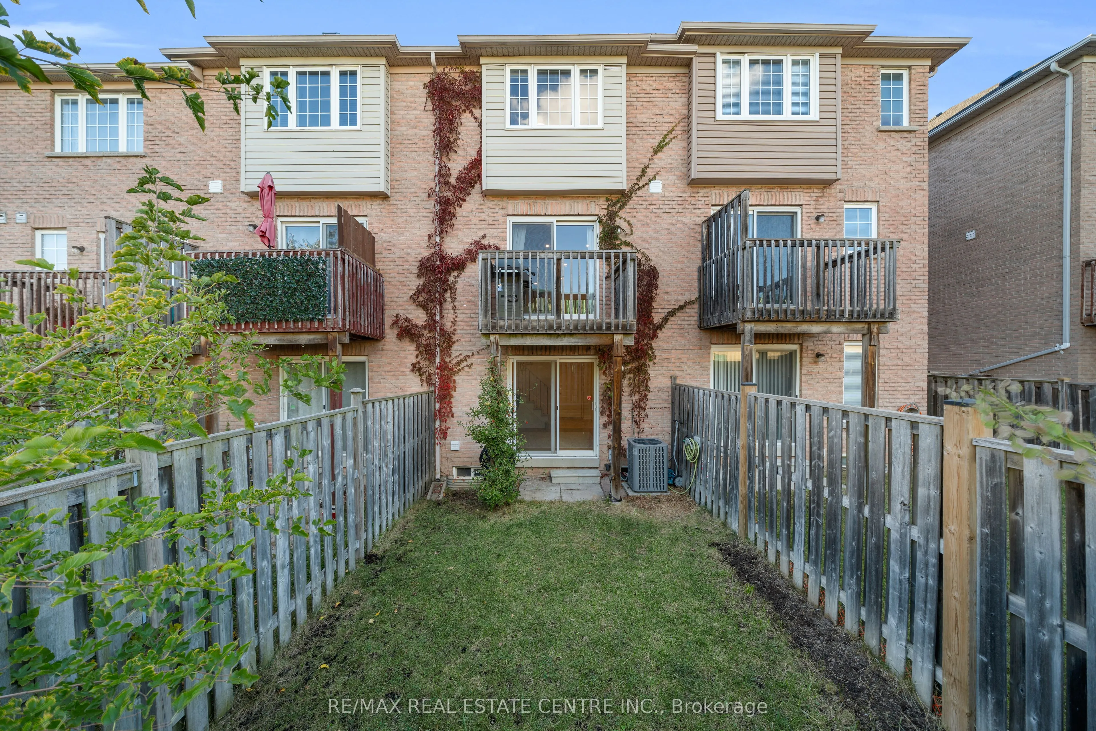 3440 Redpath Circle