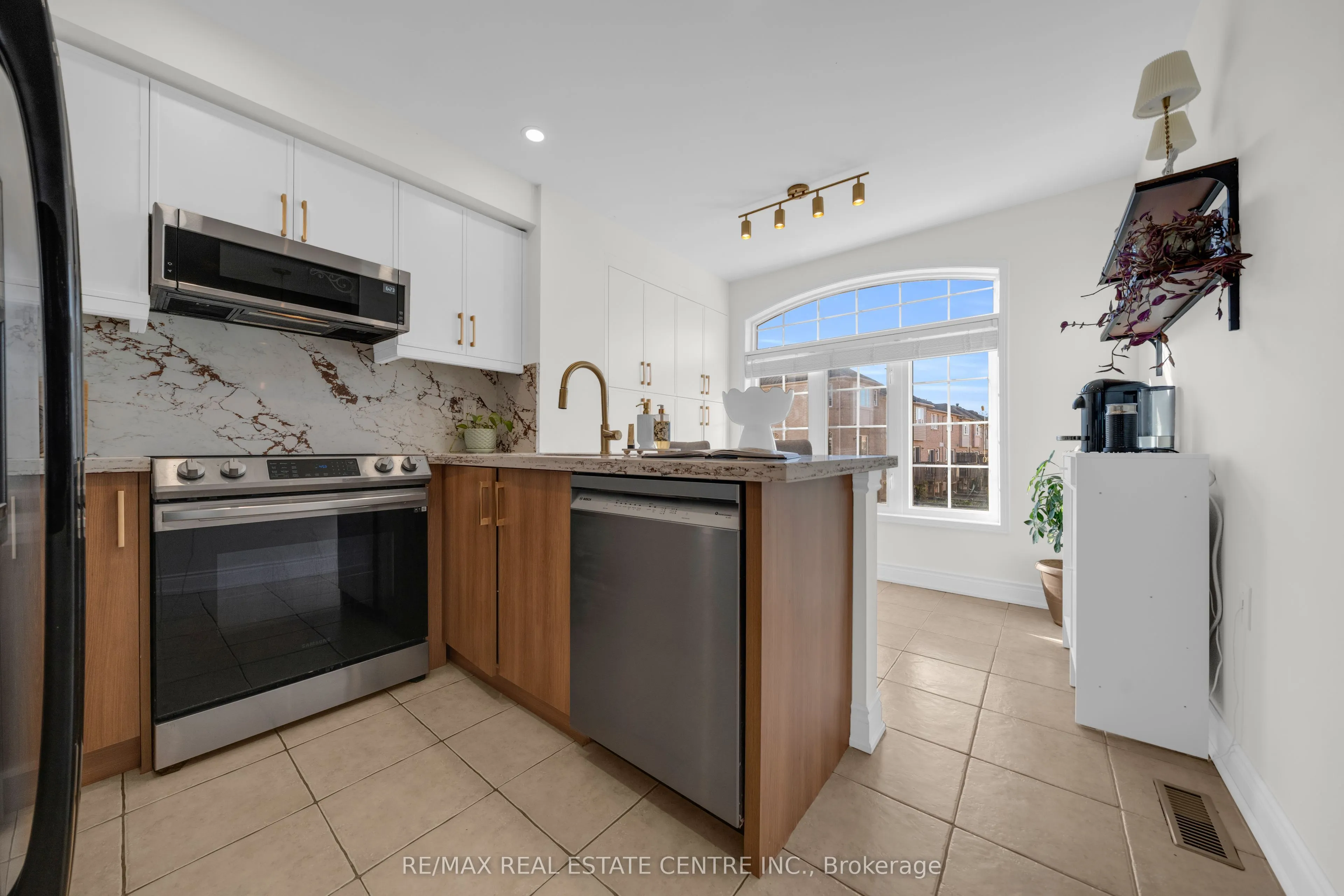 3440 Redpath Circle