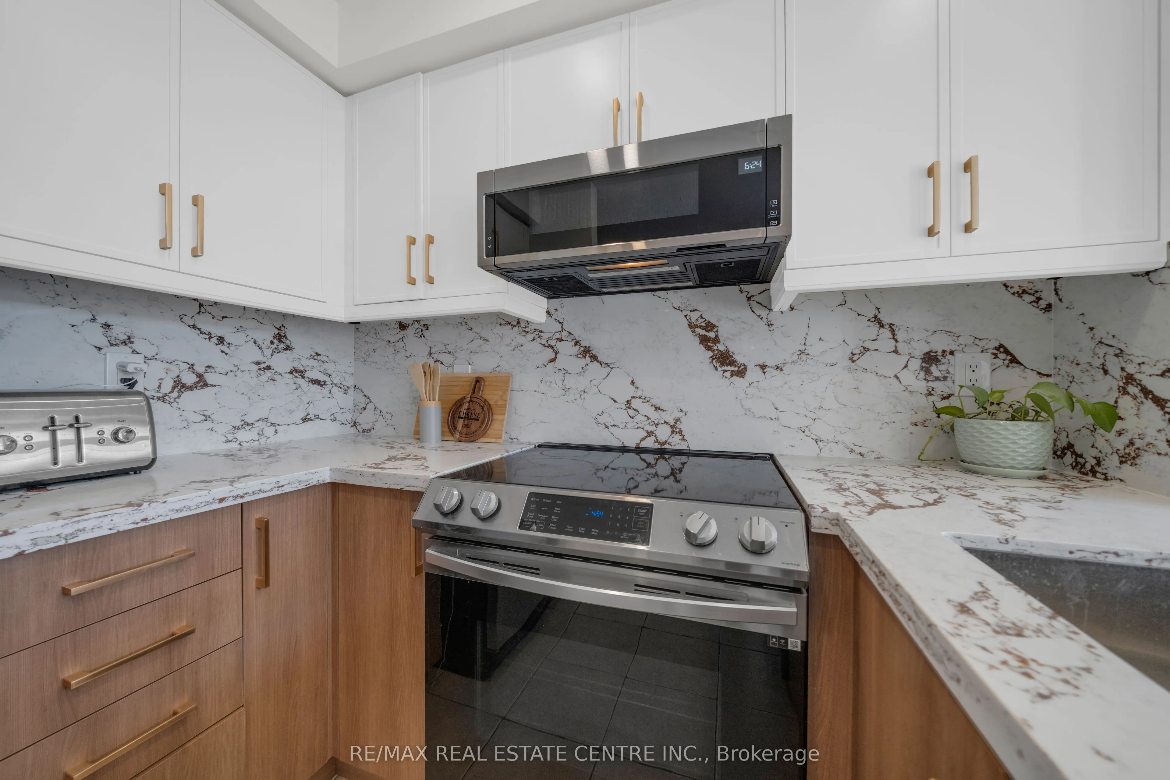 3440 Redpath Circle