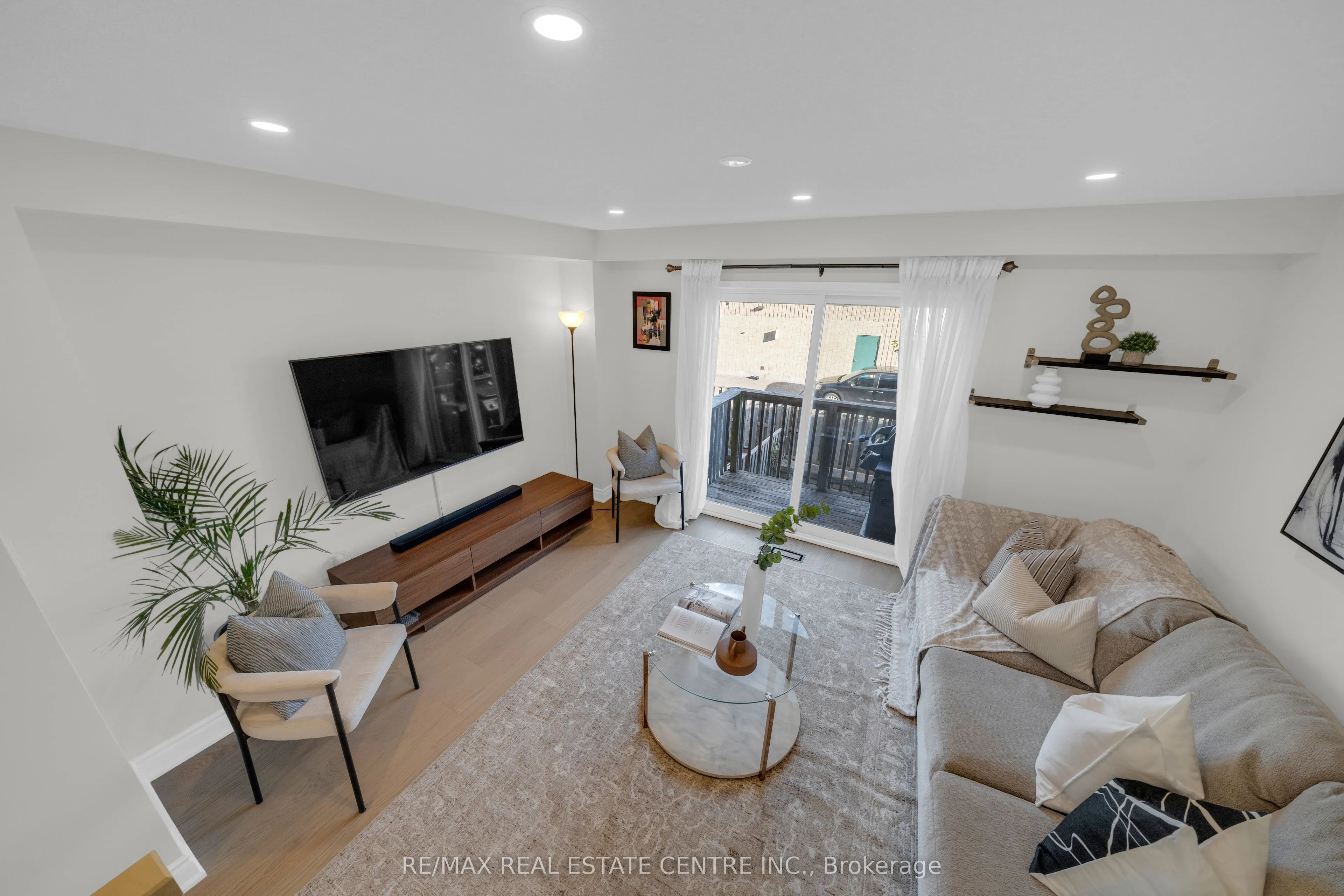 3440 Redpath Circle