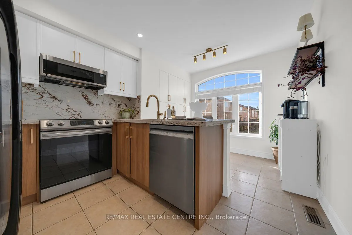 3440 Redpath Circle