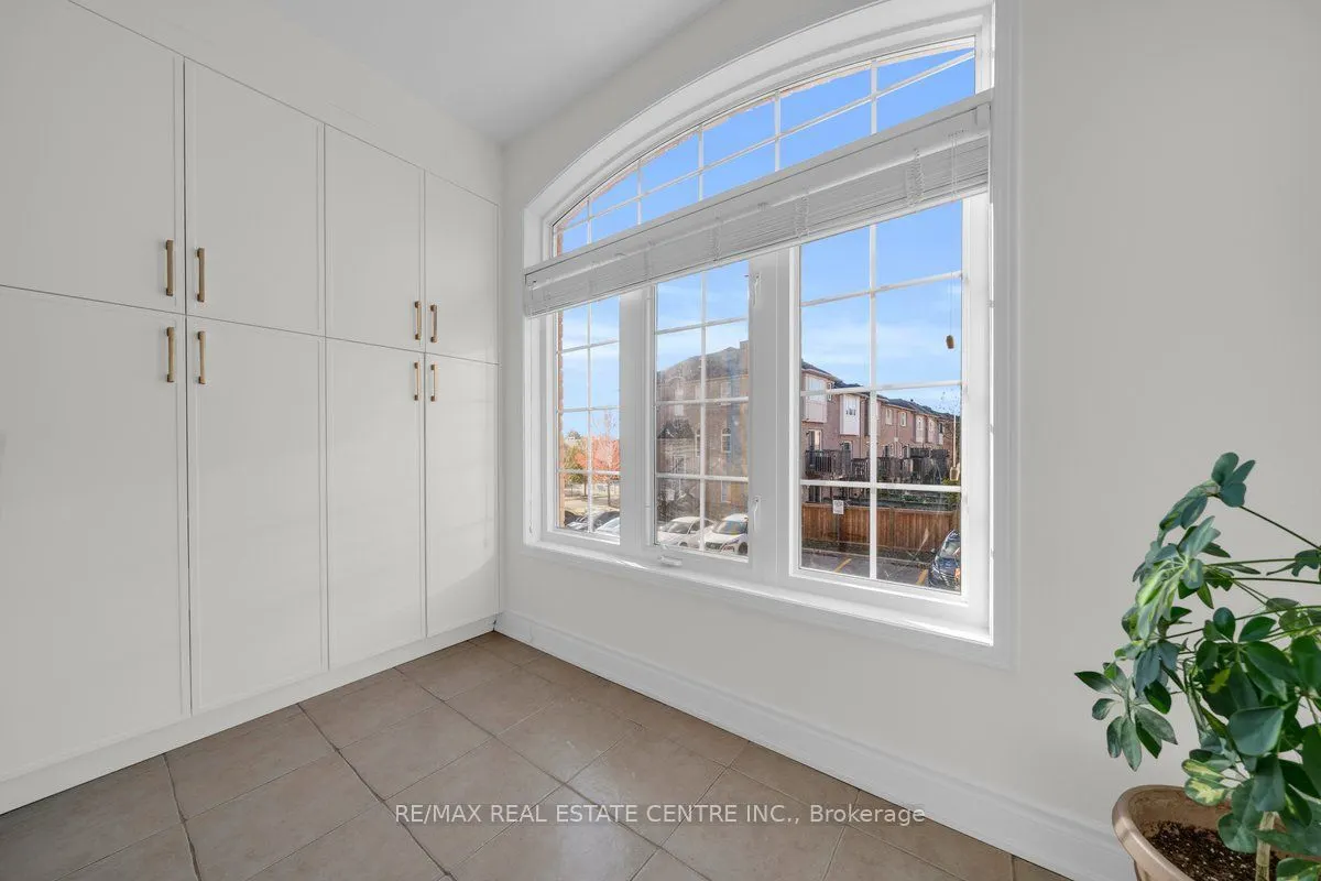3440 Redpath Circle