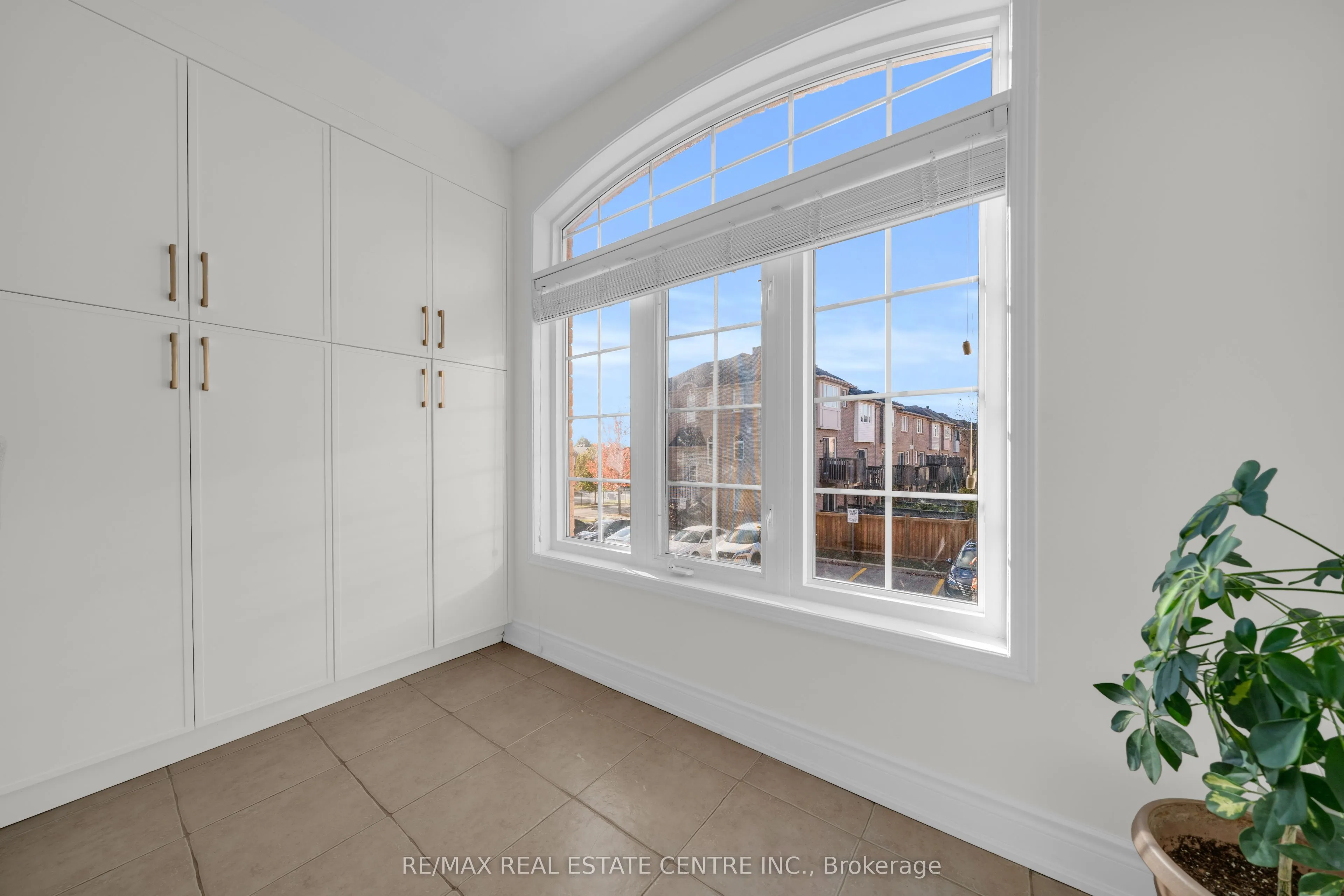 3440 Redpath Circle
