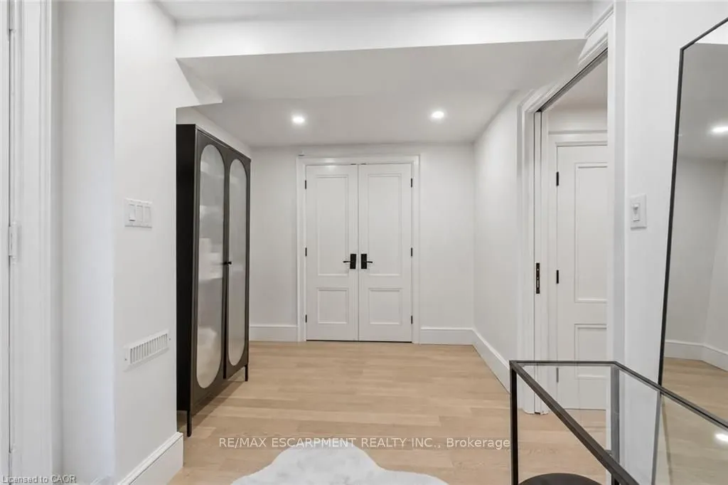 305 Randall Street