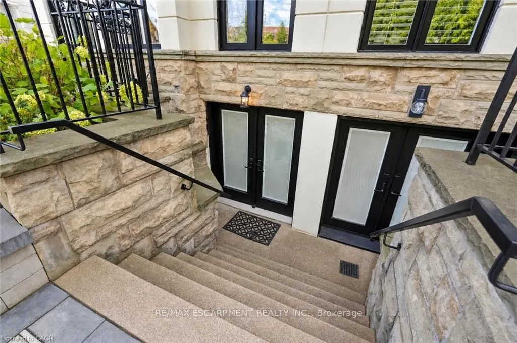 305 Randall Street
