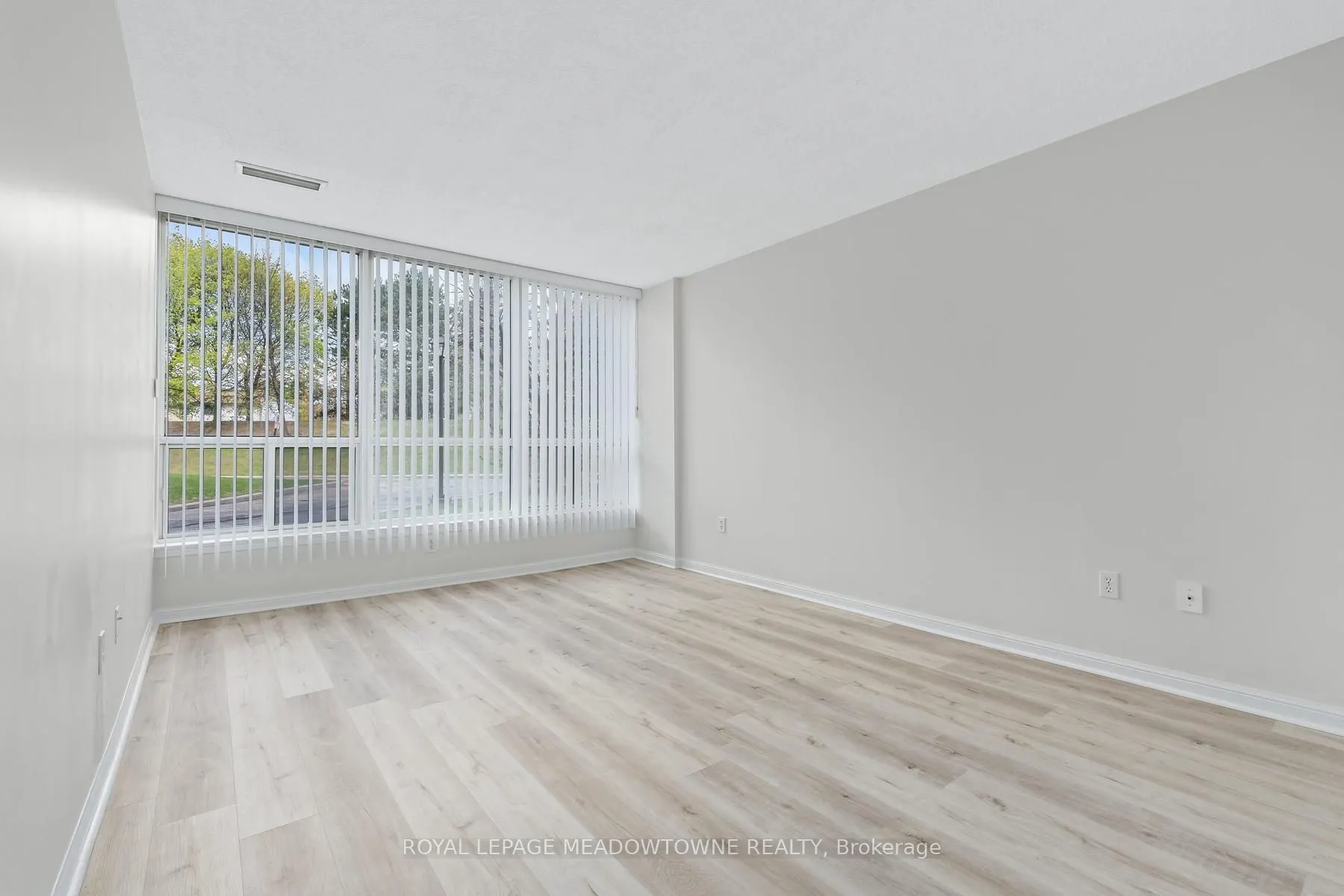 10 Laurelcrest Street #104