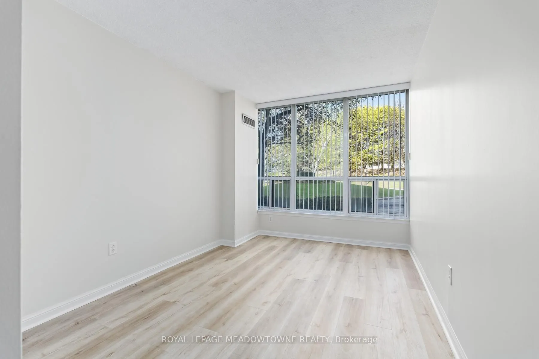 10 Laurelcrest Street #104