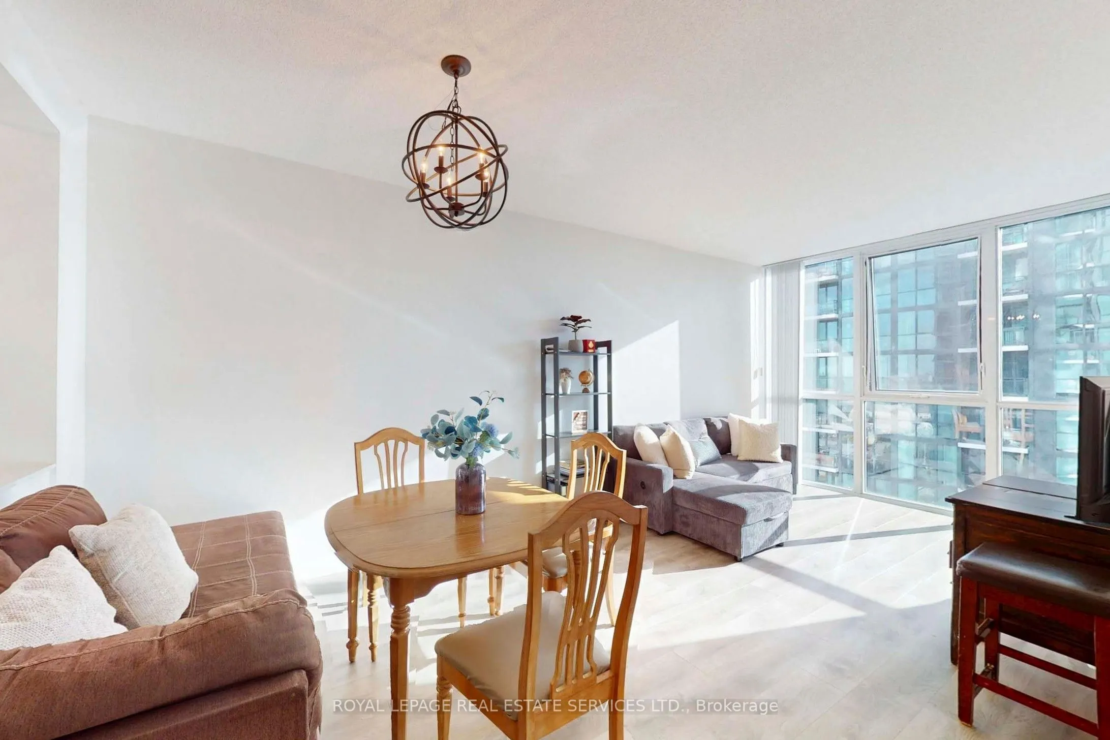 55 Eglinton Avenue W #1701
