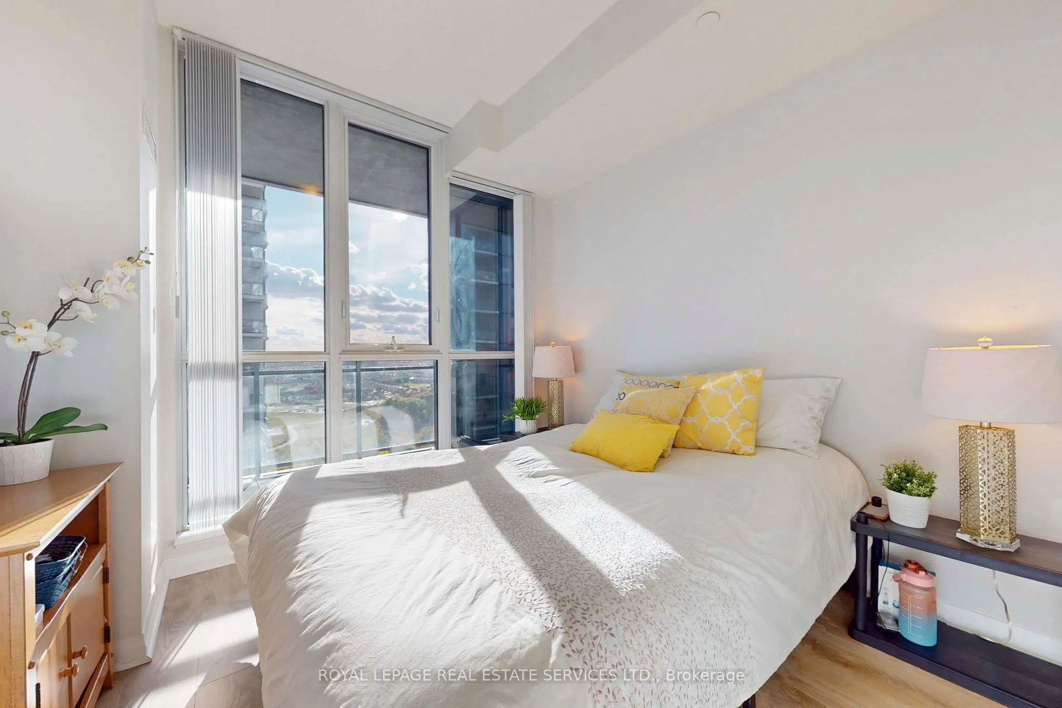 55 Eglinton Avenue W #1701