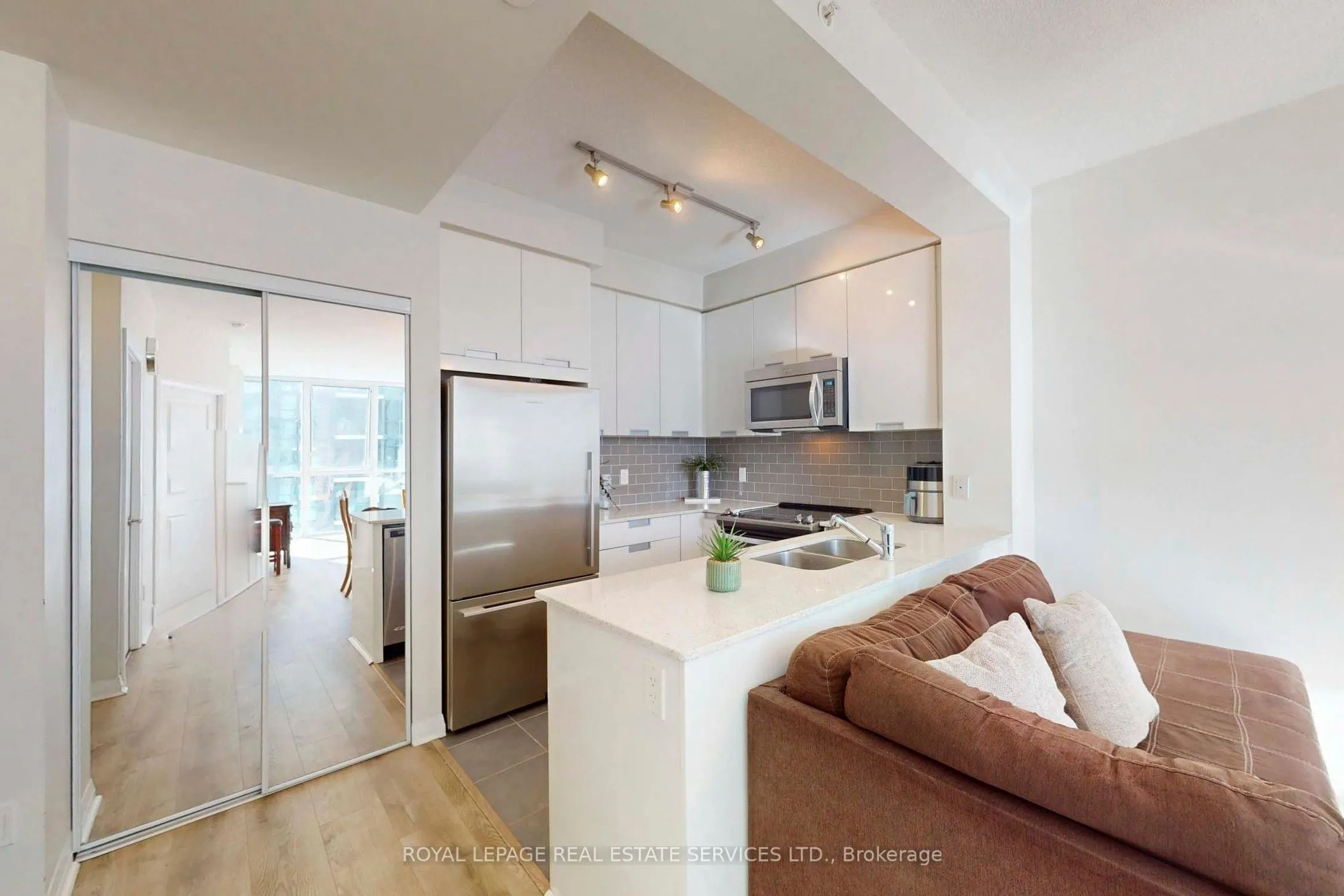 55 Eglinton Avenue W #1701