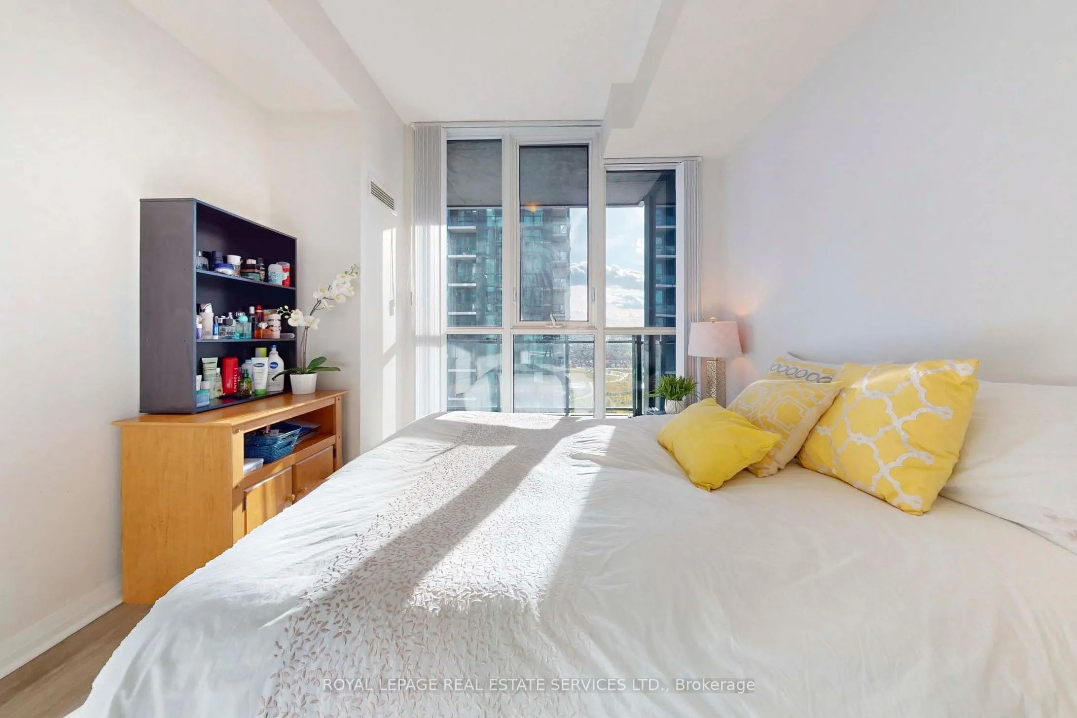 55 Eglinton Avenue W #1701