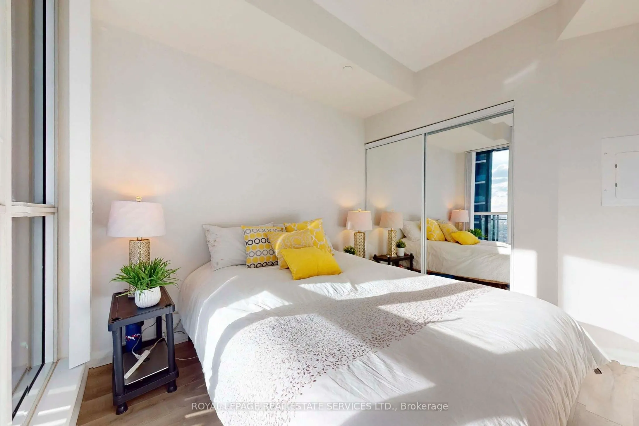 55 Eglinton Avenue W #1701