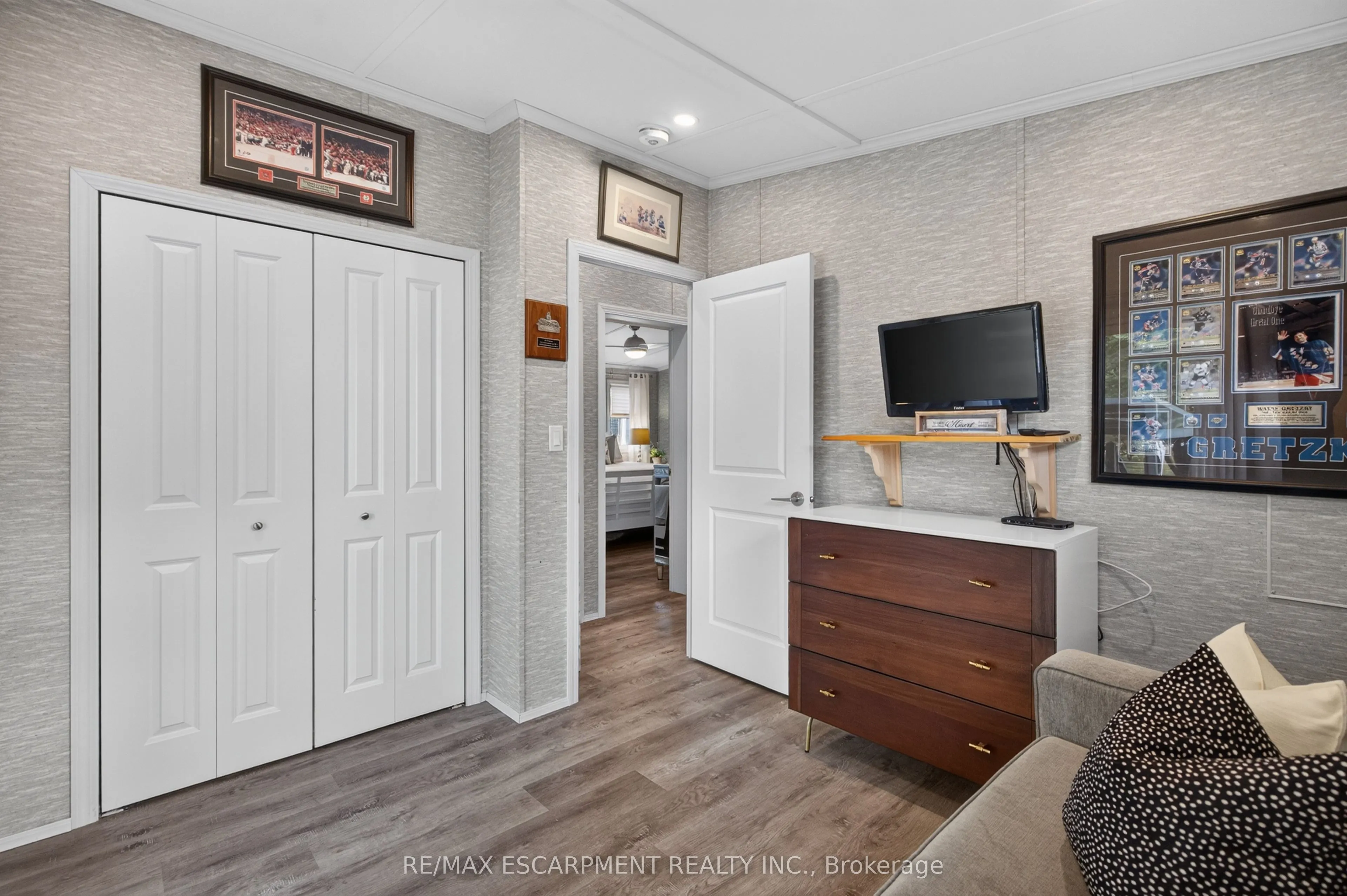 4449 Milburough Line #5 Oak Street