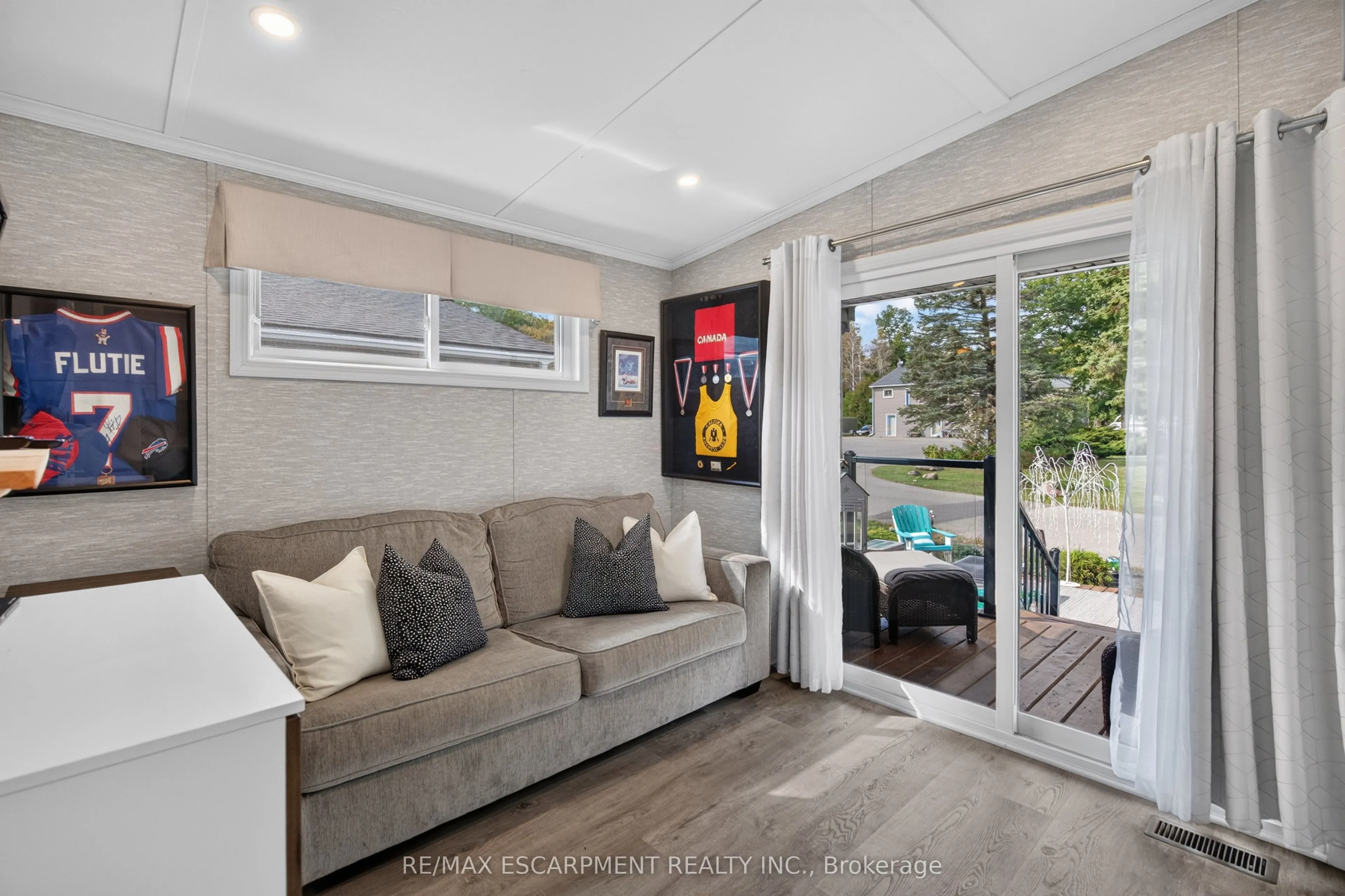 4449 Milburough Line #5 Oak Street