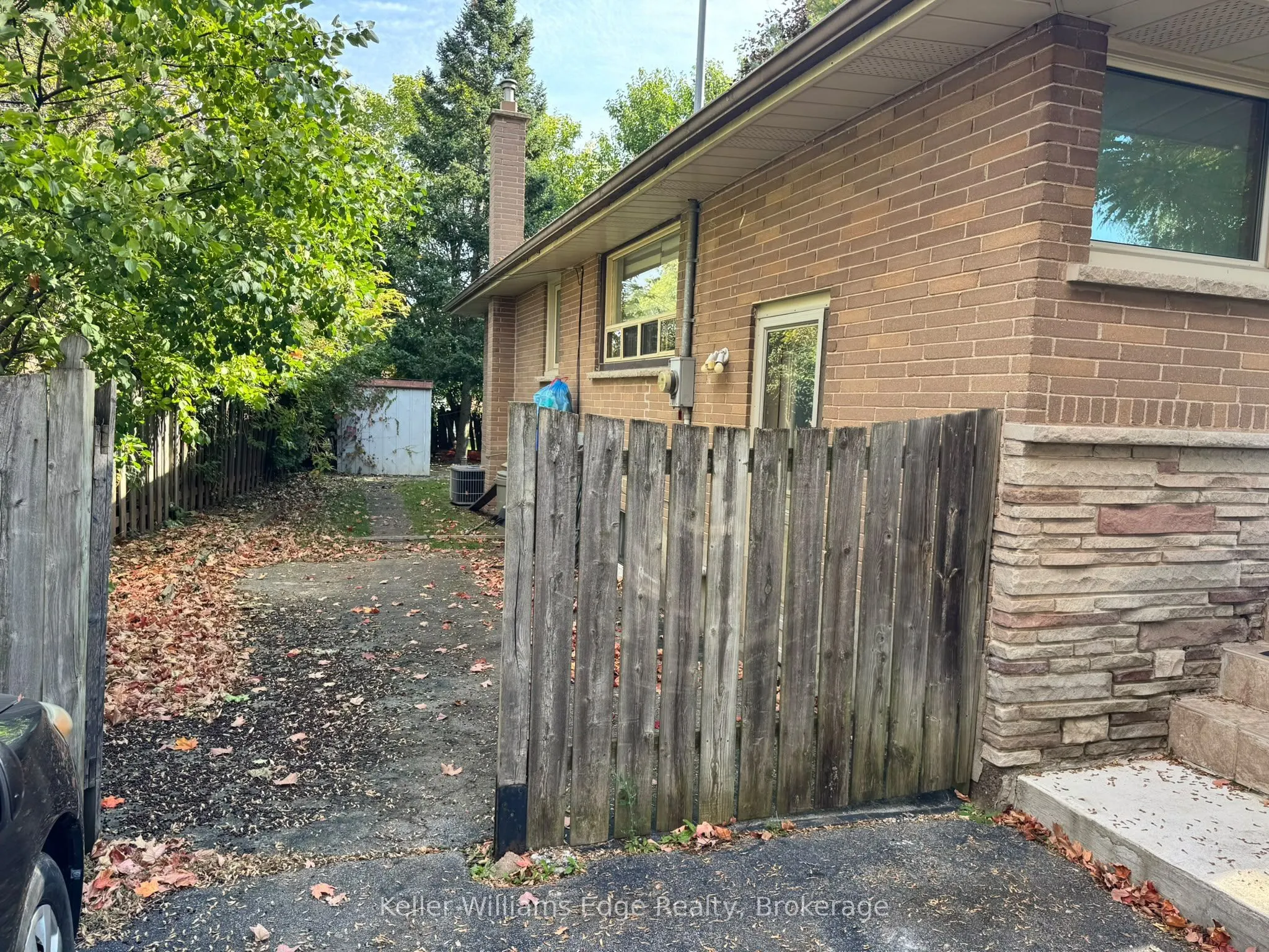 5466 Randolph Crescent
