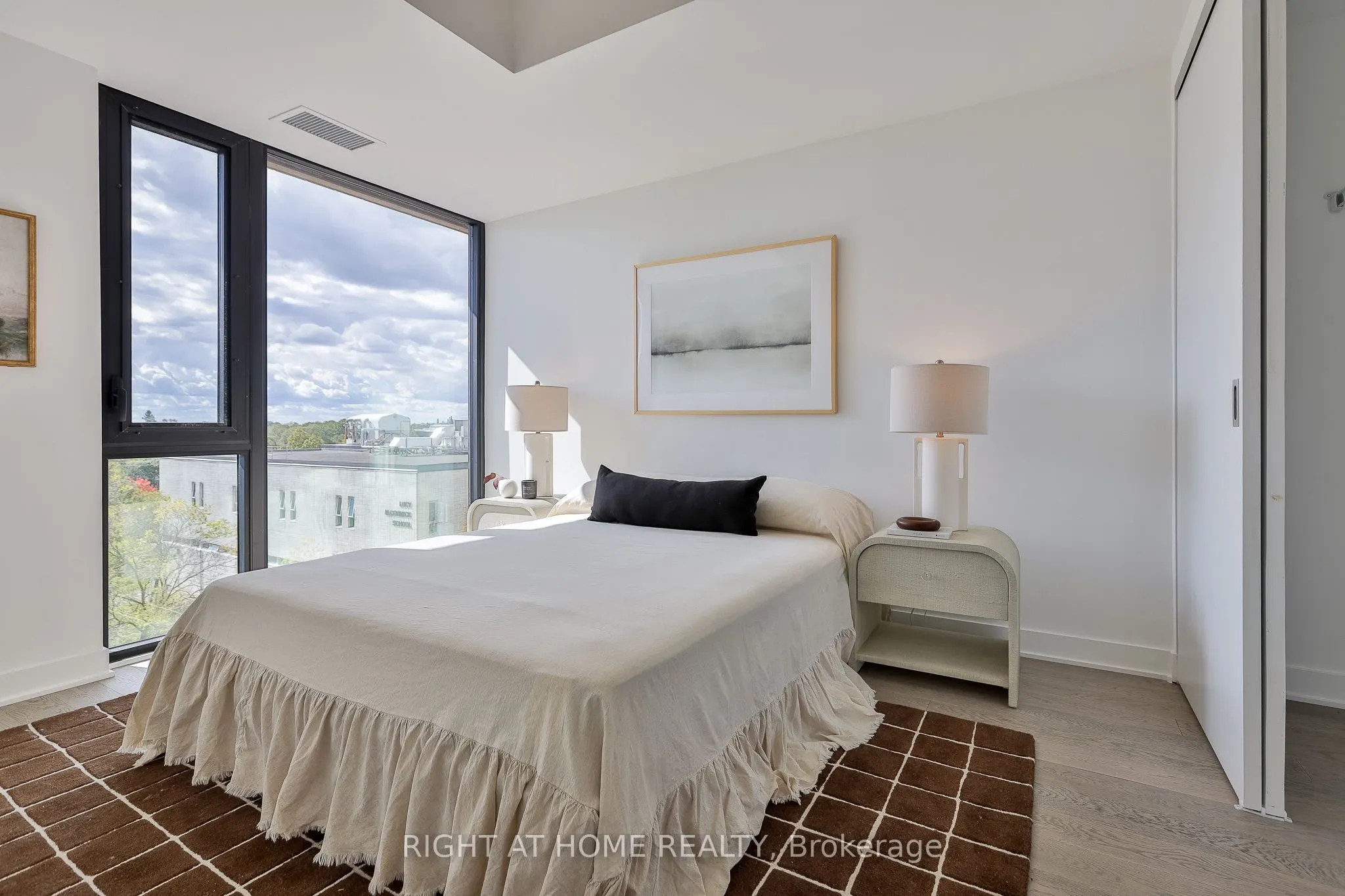 2720 Dundas Street W #524