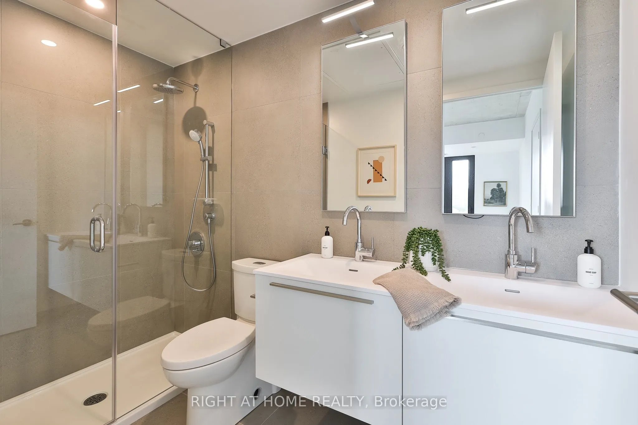 2720 Dundas Street W #524