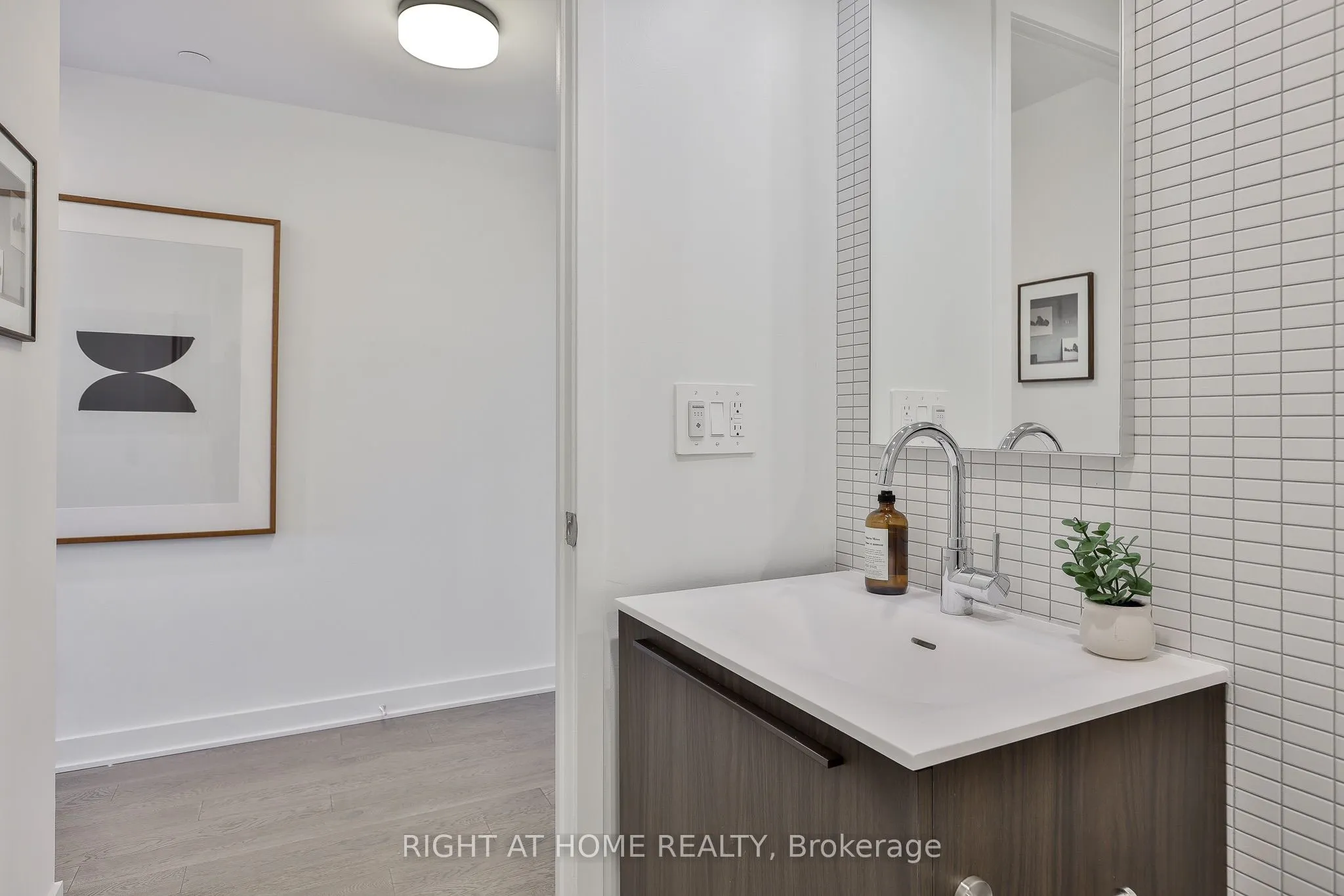2720 Dundas Street W #524
