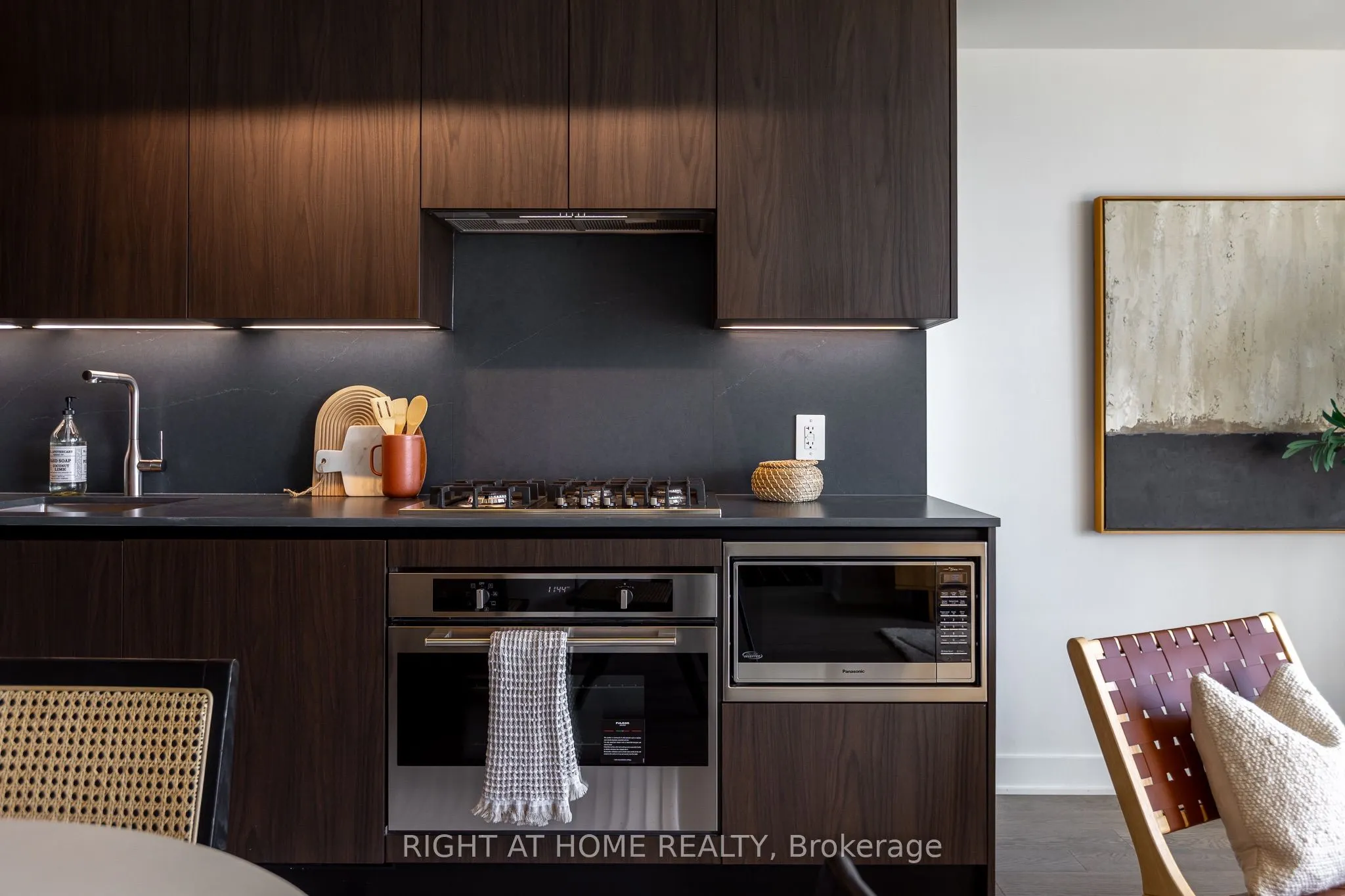 2720 Dundas Street W #524