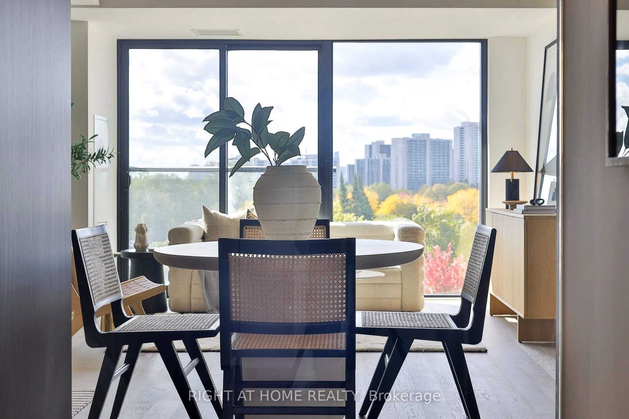 2720 Dundas Street W #524