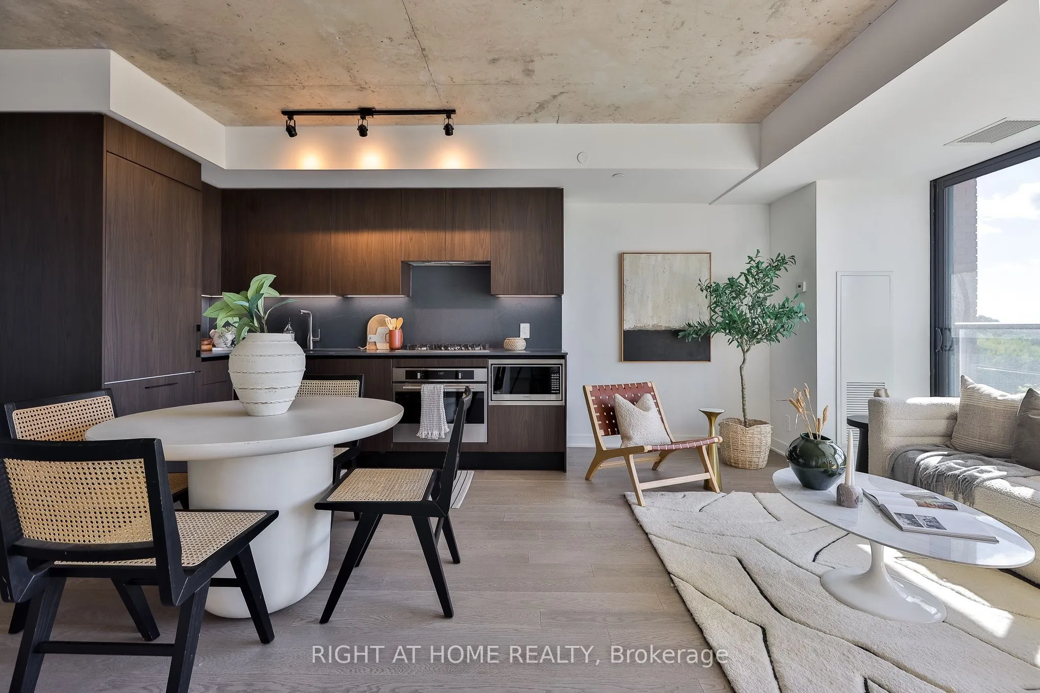 2720 Dundas Street W #524