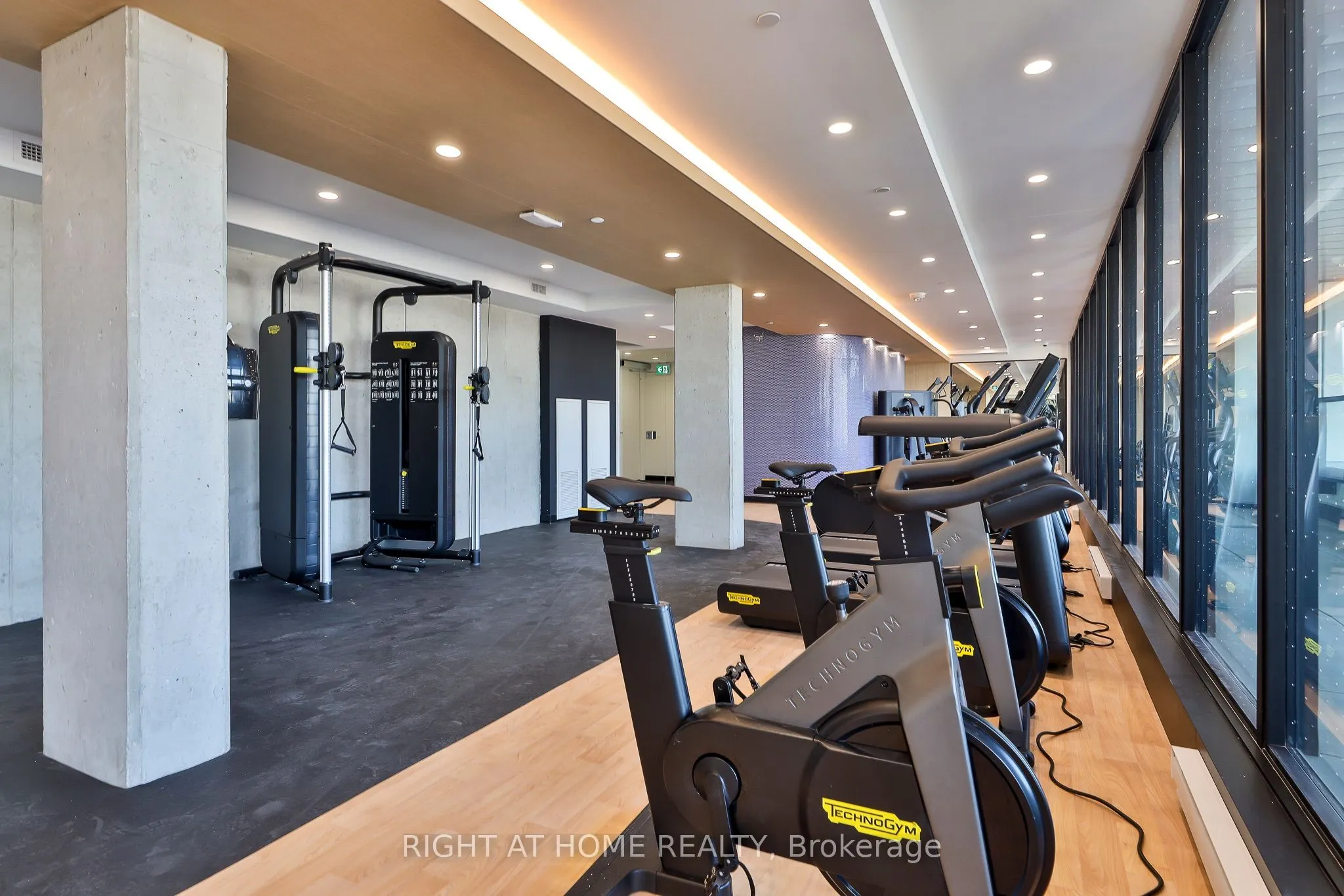 2720 Dundas Street W #524