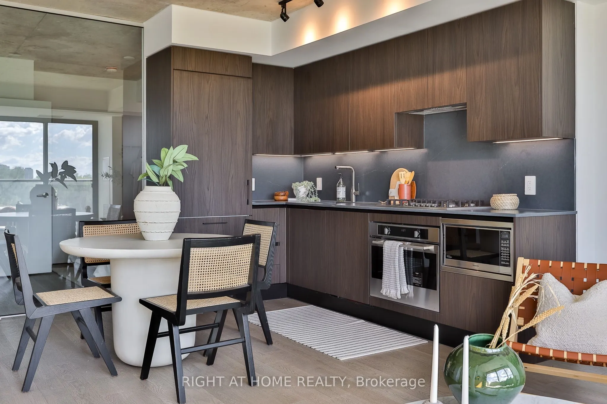2720 Dundas Street W #524