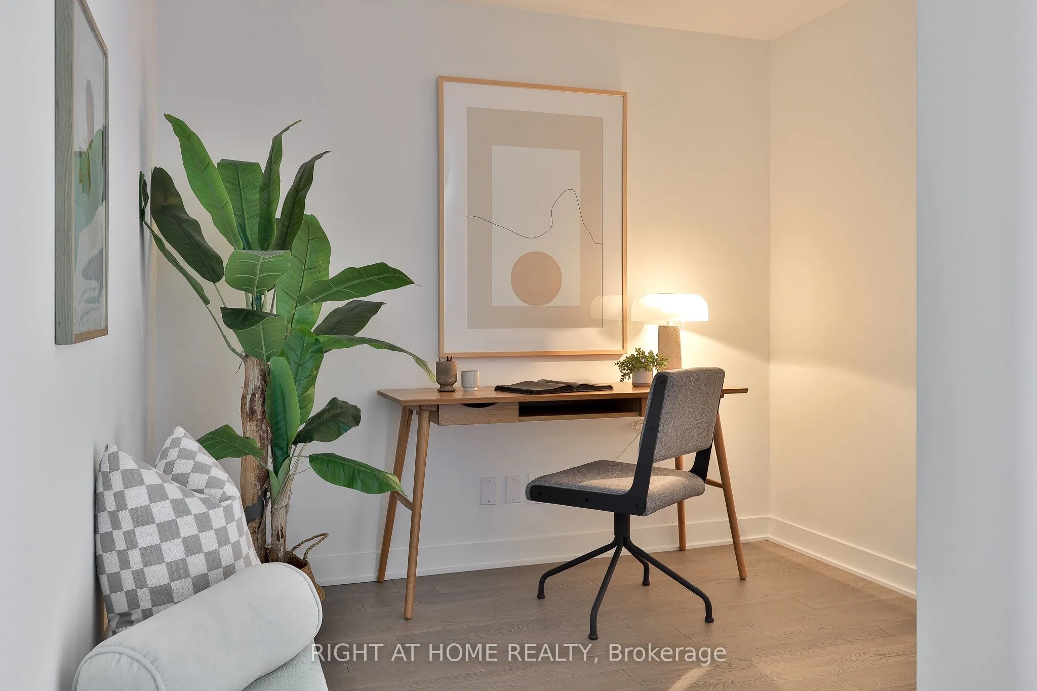 2720 Dundas Street W #524